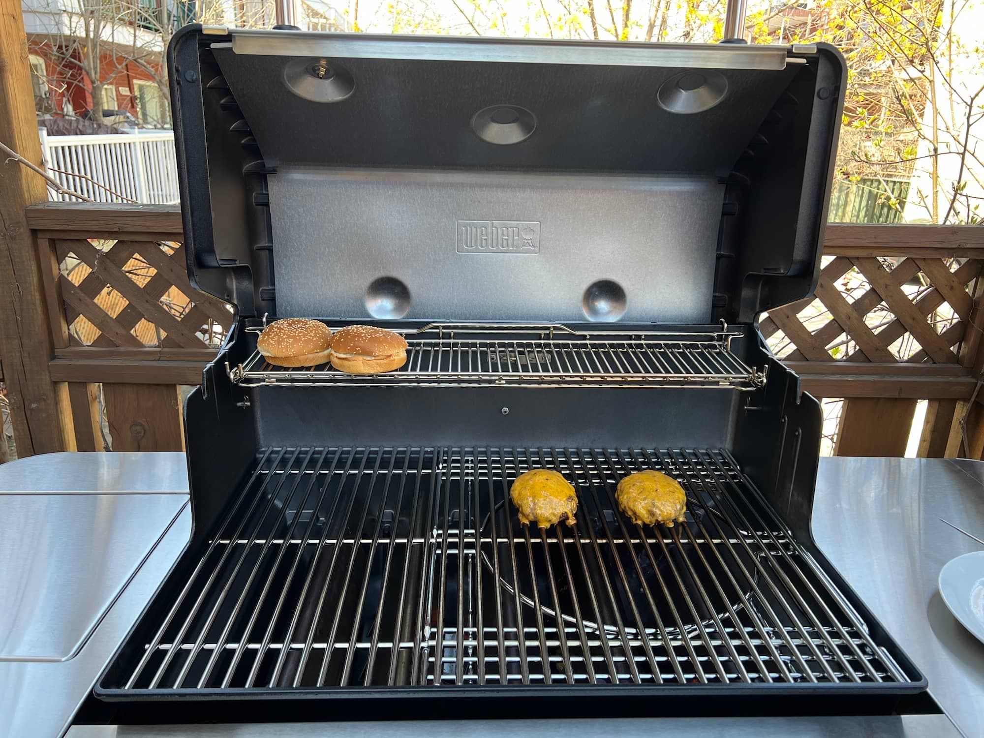 Ces burgers étaient plus gros que ce qu’ils ont l’air sur la photo.