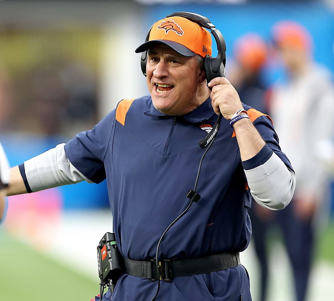 Vic Fangio a été congédié par les Broncos, lundi.