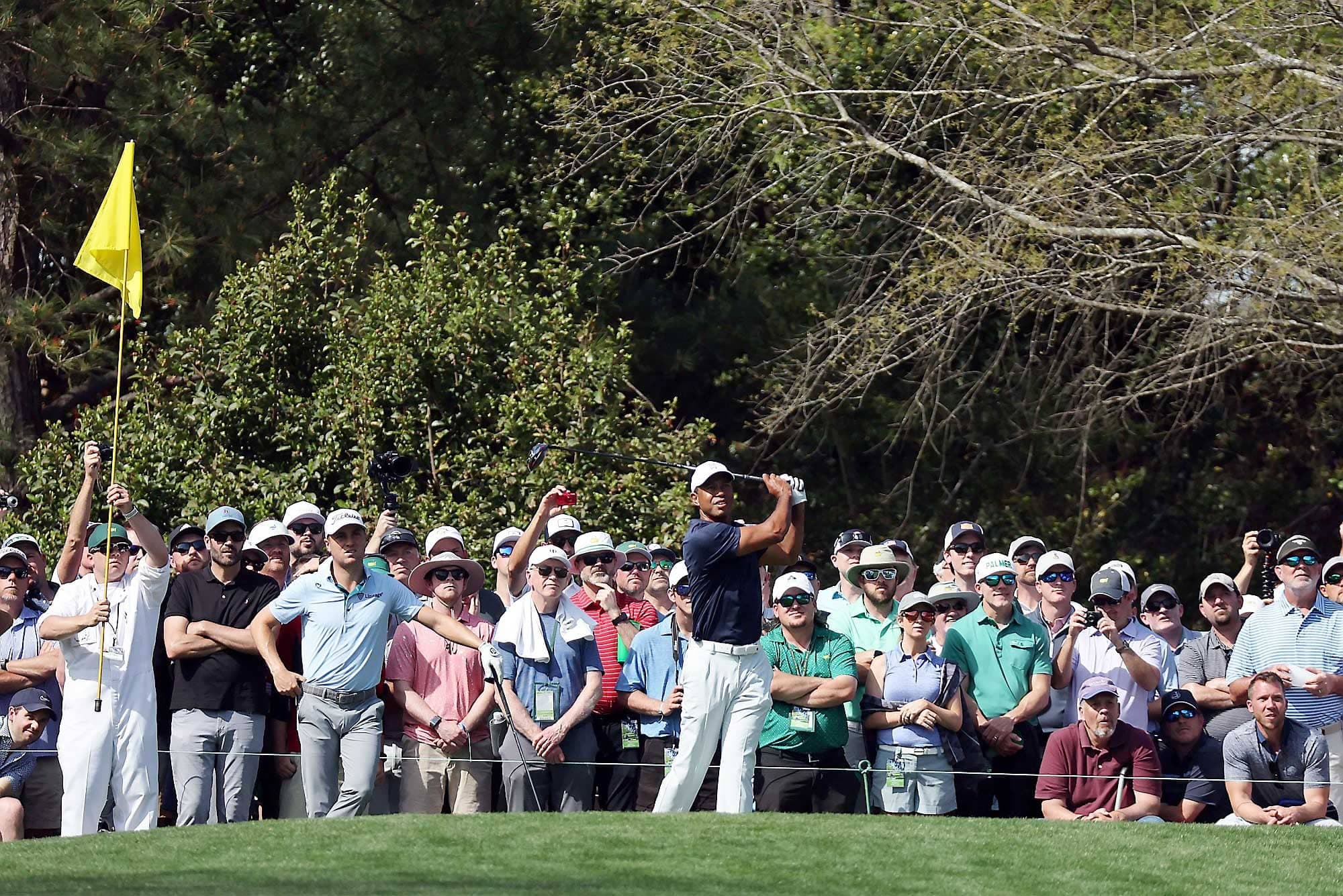 Tiger Woods au cinquième trou de la ronde de pratique à Augusta.