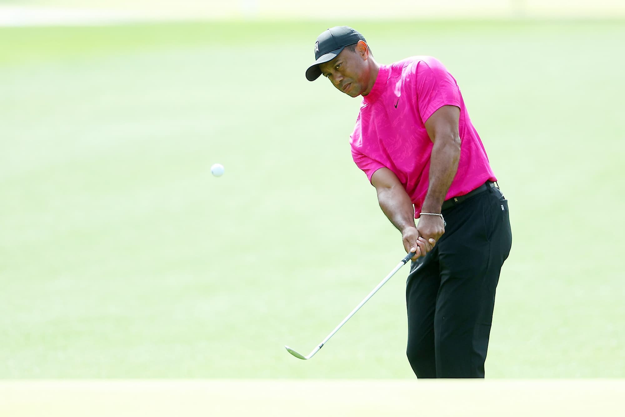 Très concentré, Tiger Woods s’est présenté sur le premier vert en pleine possession de ses moyens jeudi au Tournoi de Maîtres à Augusta.