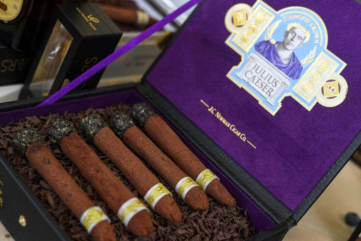 Le dessert surprise cette année : des cigares au chocolat.
