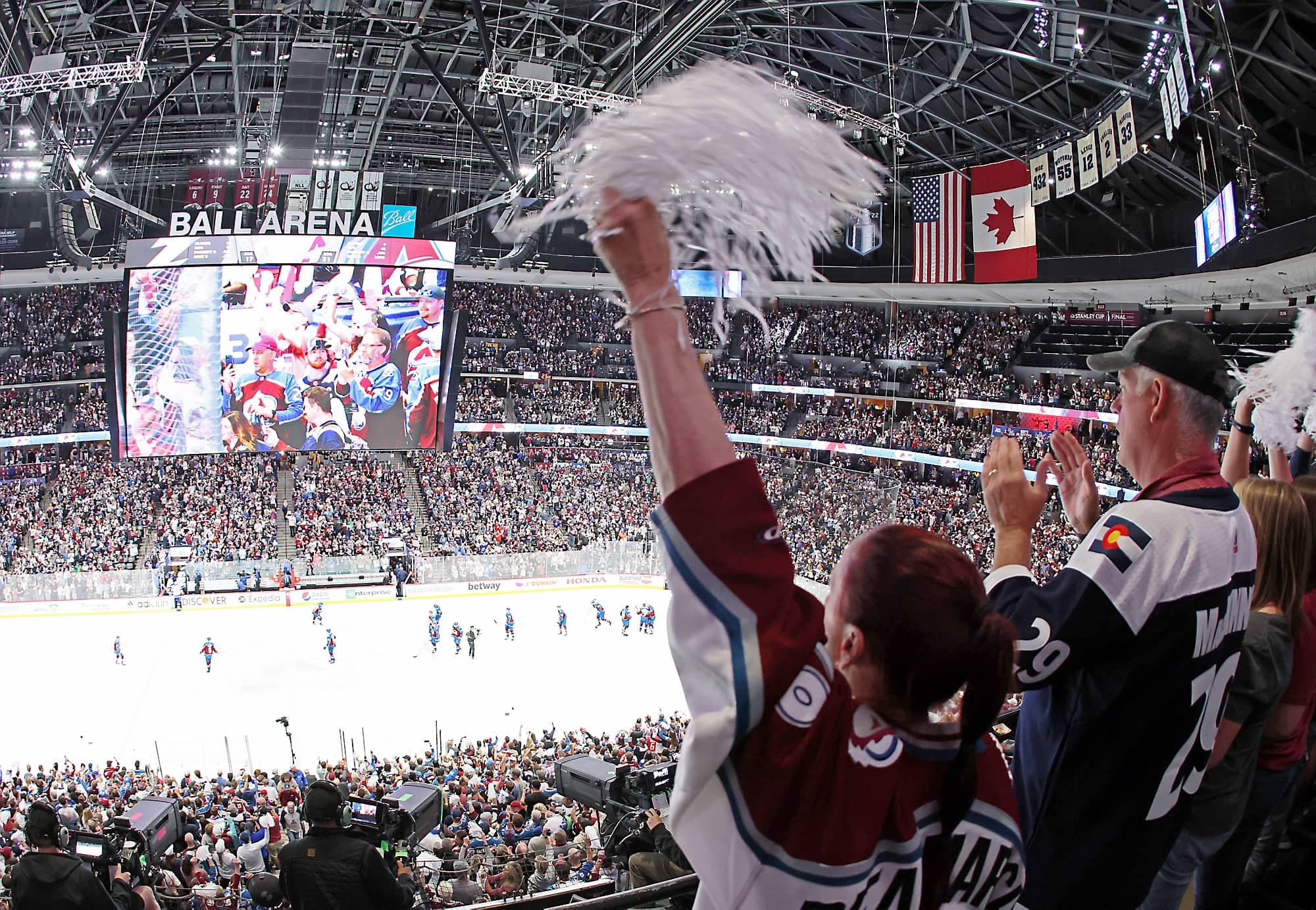 Les partisans de l’Avalanche sont endiablés au Ball Arena de Denver depuis le début de la finale de la Coupe Stanley.