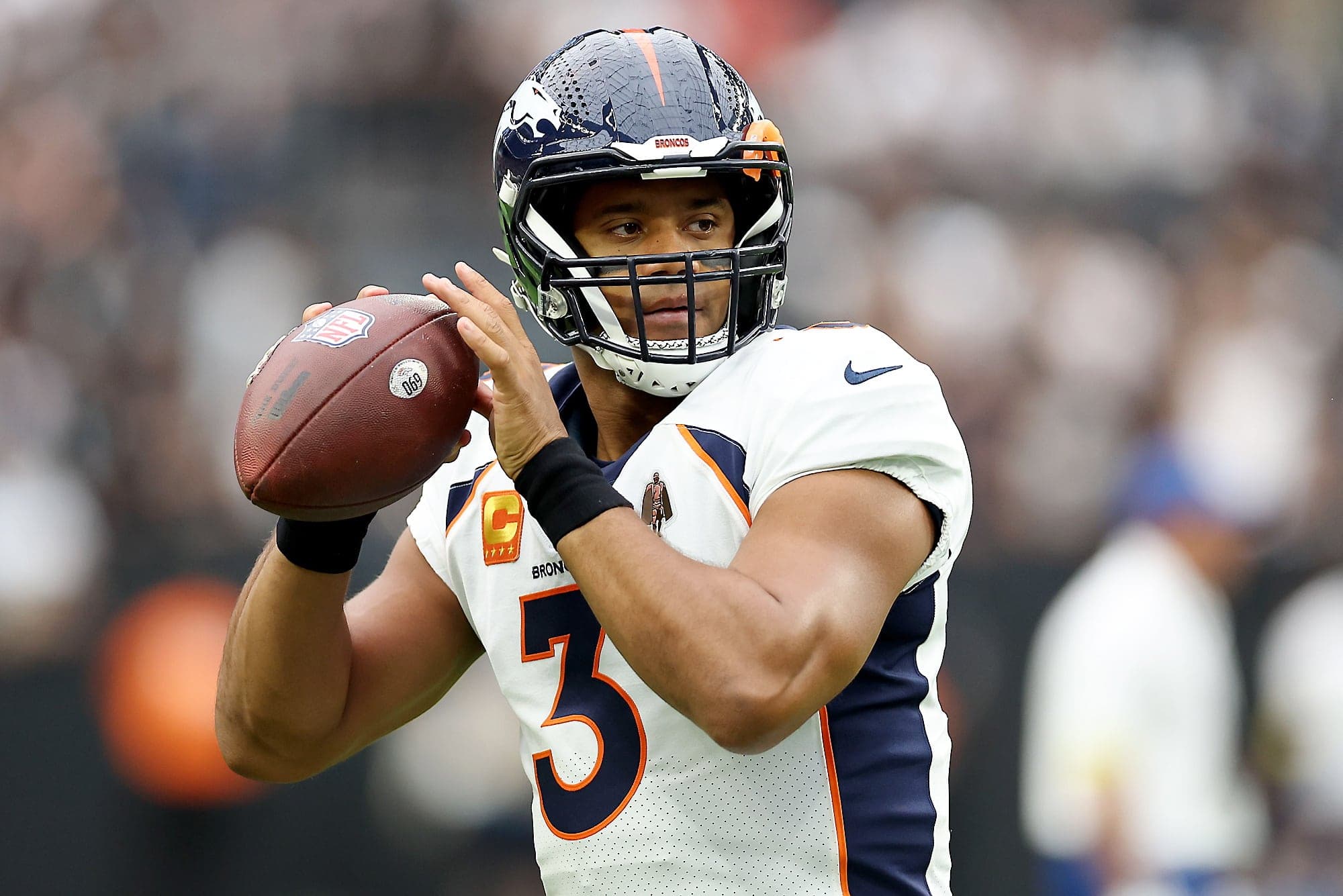 Russell Wilson en action lors du match des Broncos à Las Vegas, dimanche.