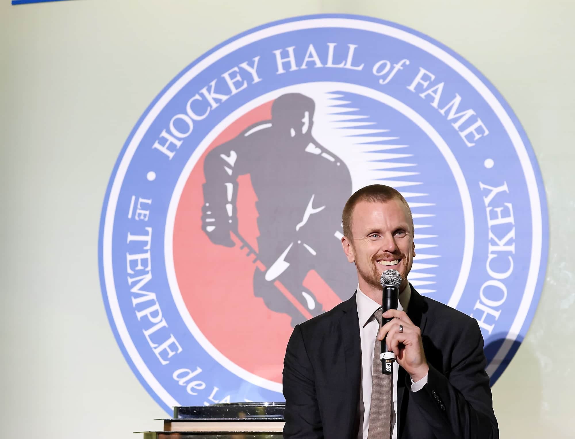 Daniel Sedin a discuté avec les médias, vendredi à Toronto, avant son entrée au Temple de la renommée du hockey.