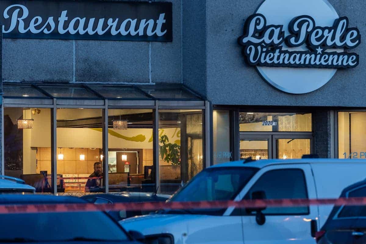 Les techniciens en scène de crime de la Sûreté du Québec ont été dépêchés dans le restaurant.