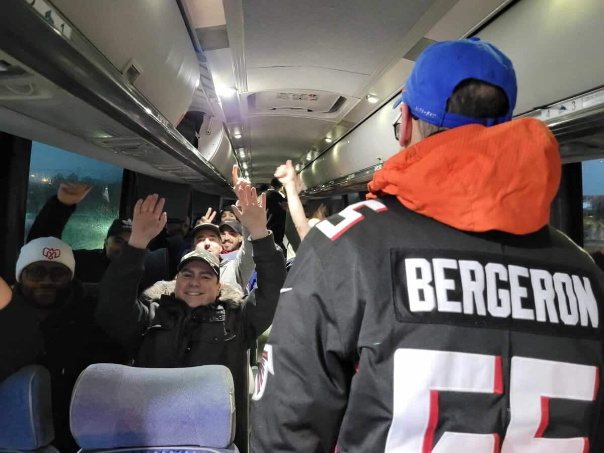 Des autobus remplis de supporteurs de Matthew Bergeron sont partis tôt samedi matin en direction de New York.