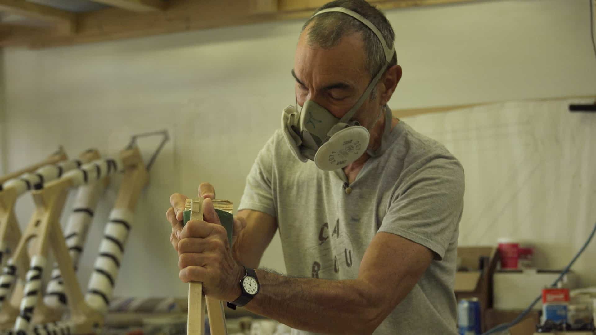 Pierre Laplante, ébéniste et passionné de vélo, a commencé à travailler sur son idée de vélos en bois il y a une quinzaine d'années.