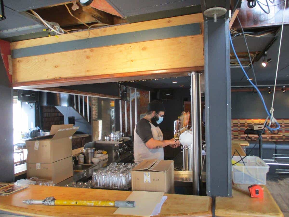 Le restaurant bar Le Gambrinus, à Trois-Rivières, ne rouvrira pas avant le 22 mars, malgré le retour de la Mauricie en zone orange le 8 mars 2021.