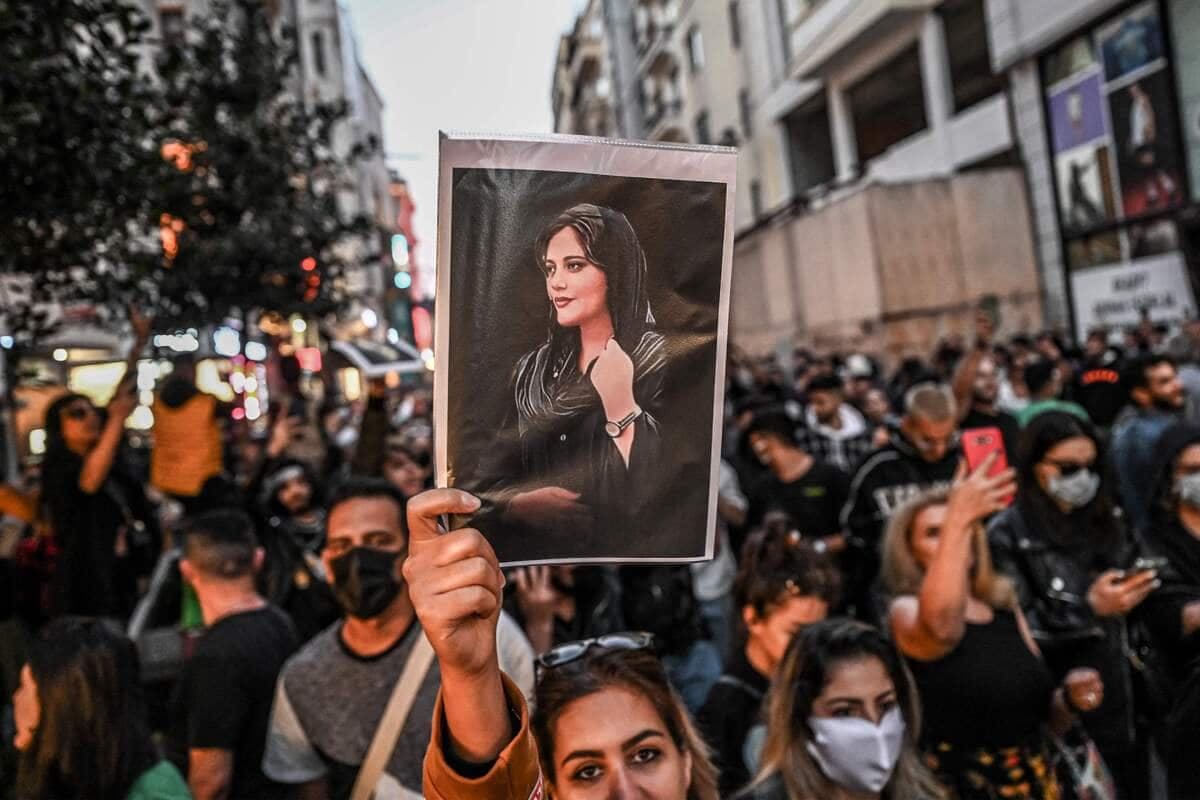 Une manifestation à Istambul en septembre 2022, pour dénoncer la mort de Mahsa Amini aux mains du régime iranien.