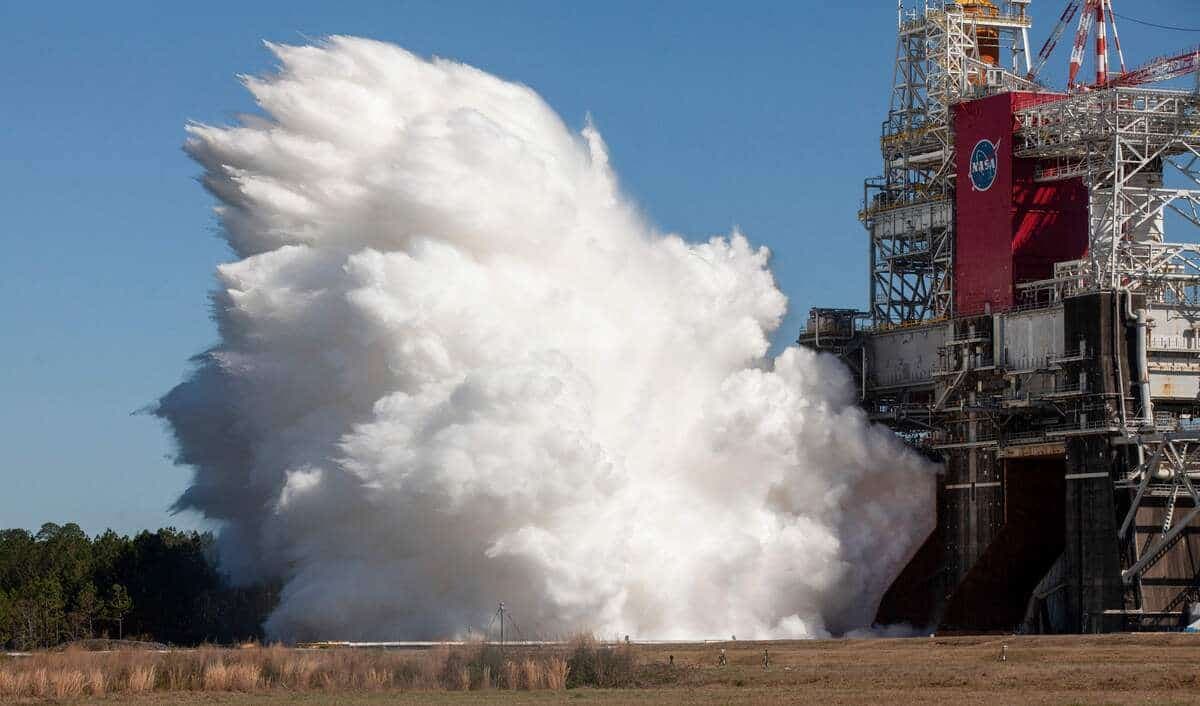 La NASA a effectué avec succès un important test de sa fusée le 18 mars, une victoire pour l'agence alors qu'elle se prépare à retourner sur la Lune.