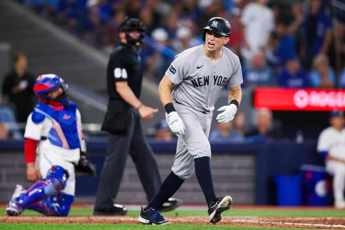 Ben Rice réagit après avoir frappé un circuit en solo pour les Yankees, en début de neuvième manche, le mardi 22 juillet 2025, à Toronto.