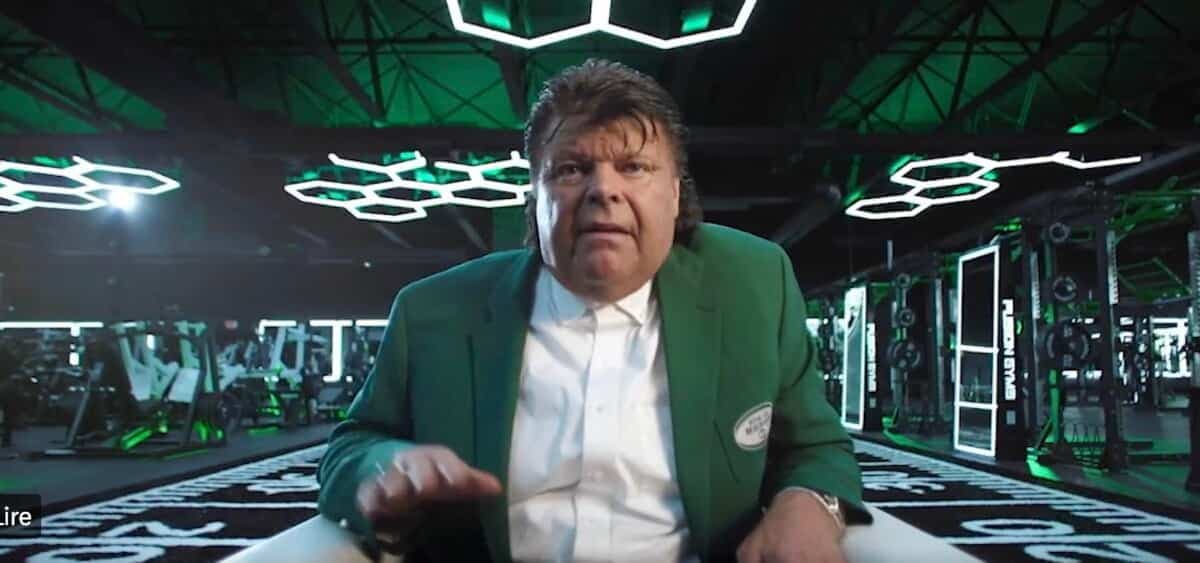 L'ancien ailier défensif Mark Gastineau poursuit le réseau ESPN pour une vidéo d'une confrontation avec l'ex-quart-arrière Brett Favre, pour laquelle il dit ne pas avoir donné son accord.
