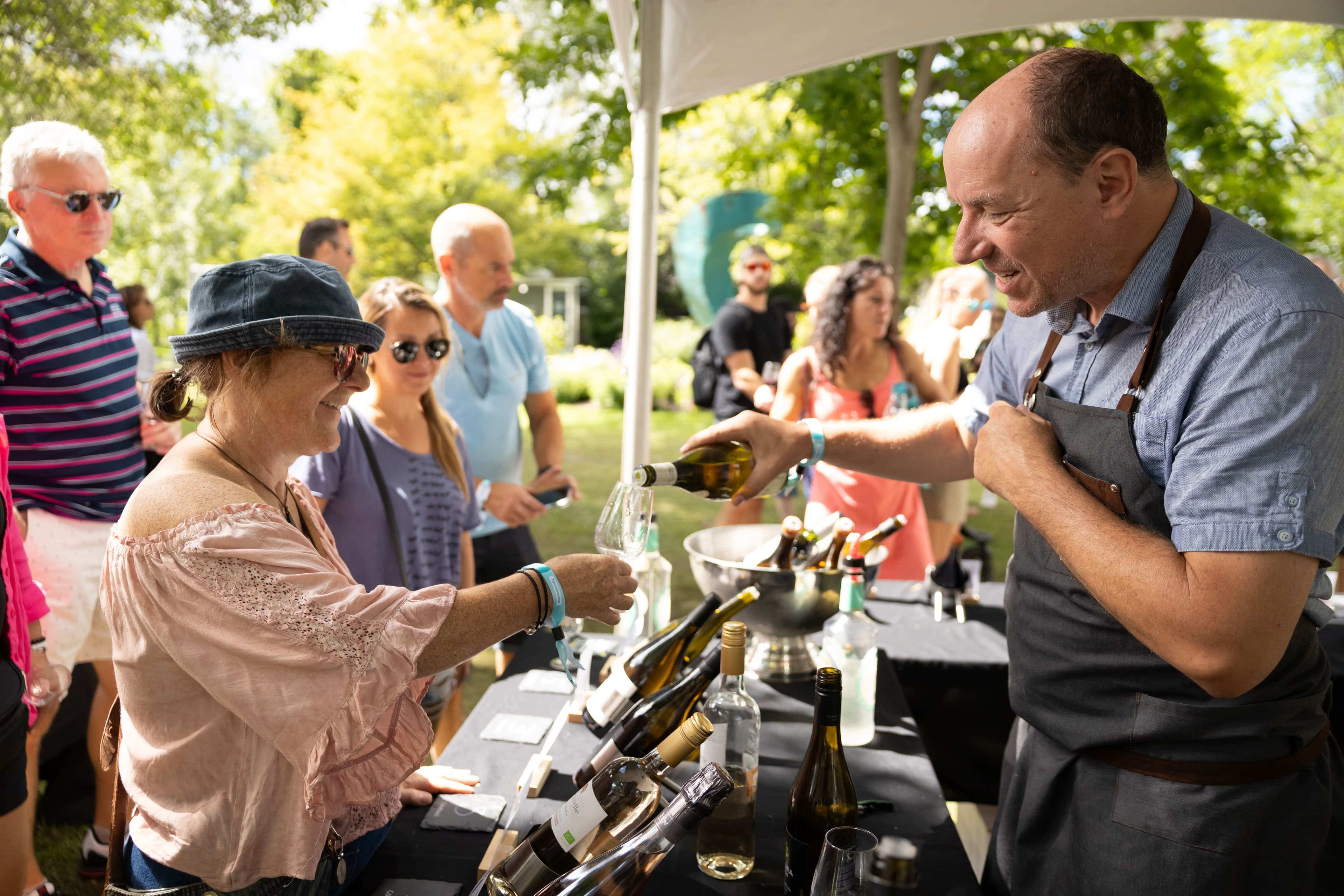 Photos d’exposants du Festival Vins et Histoire de Terrebonne de 2023.