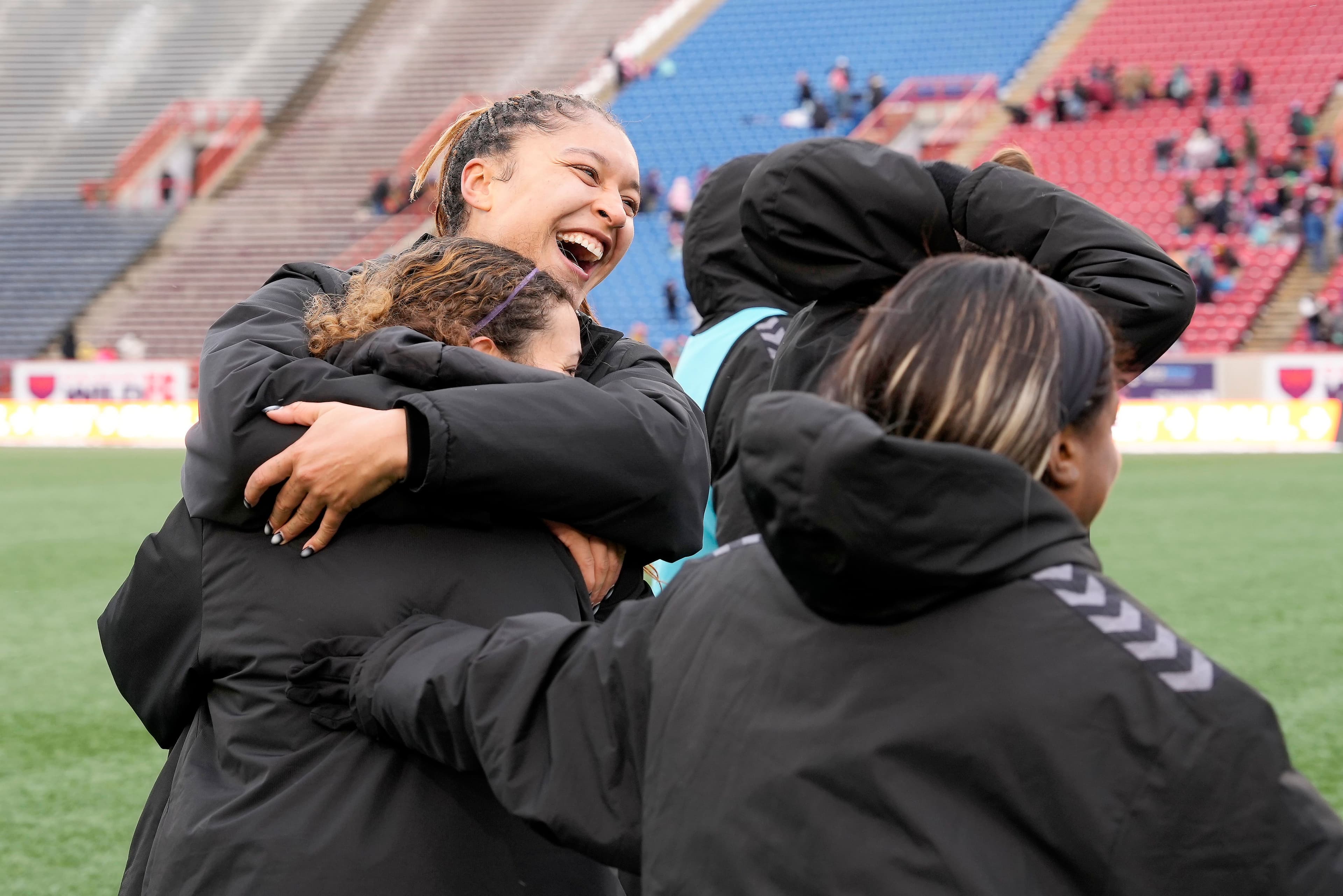 Elyse Bennett a célébré avec ses nouvelles coéquipières la victoire de 2 à 0 des Roses de Montréal à Calgary, samedi dernier. Elle est sortie à la 79e minute après avoir inscrit un doublé.