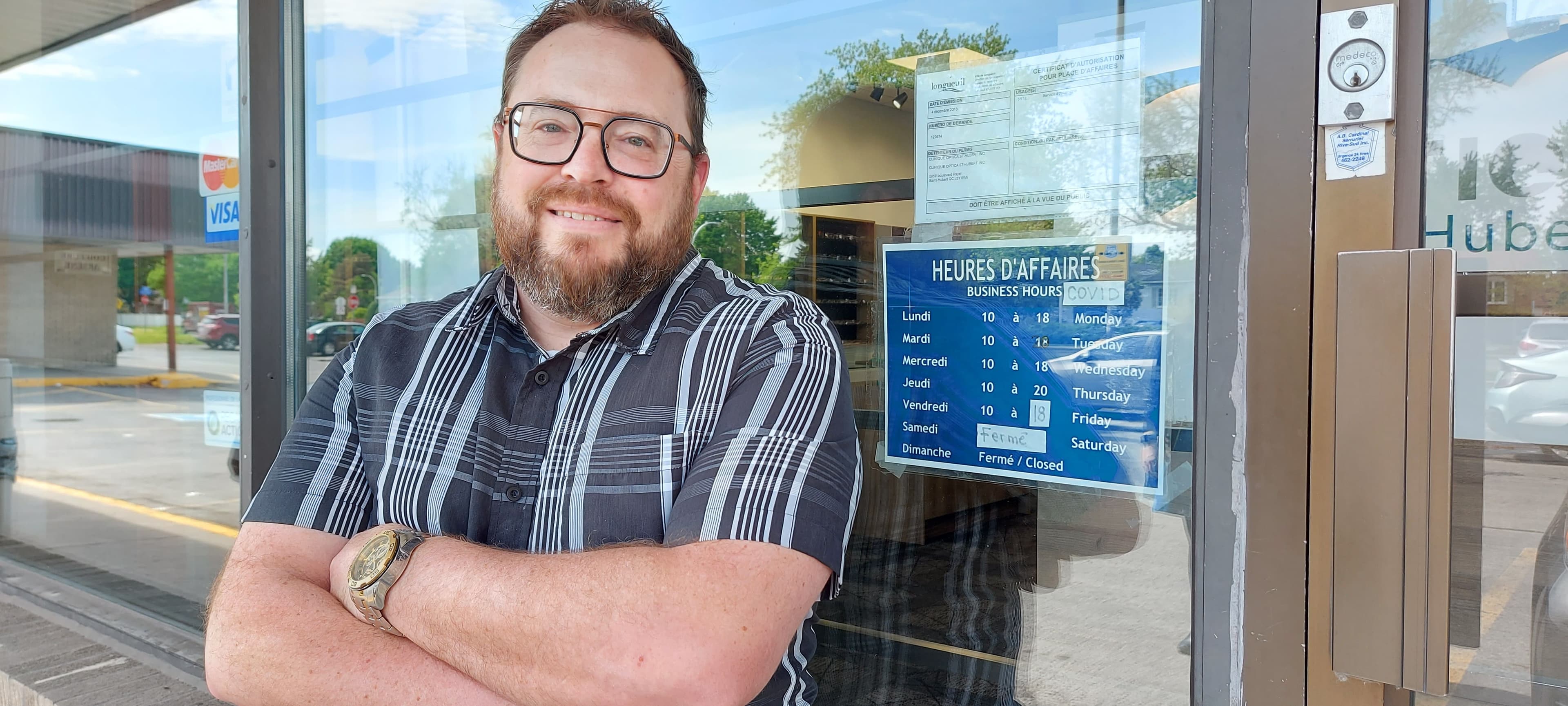 Maxime Paquette, propriétaire de la Clinique d’optométrie et lunetterie, Optica Saint-Hubert, a choisi de fermer par choix les fins de semaine pour laisser respirer ses employés, qui ont trimé dur depuis le déconfinement.