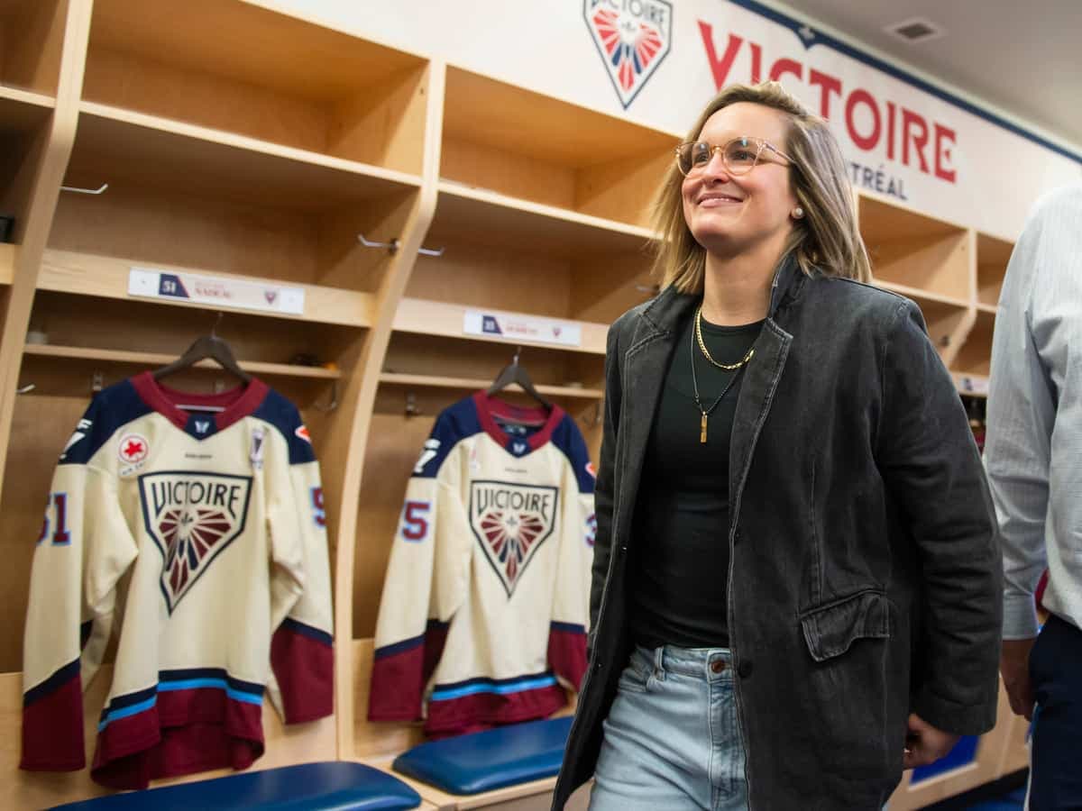 Marie-Philip Poulin dans le vestiaire de la Victoire à l’Auditorium de Verdun, lors du bilan de fin de saison en mai dernier.
