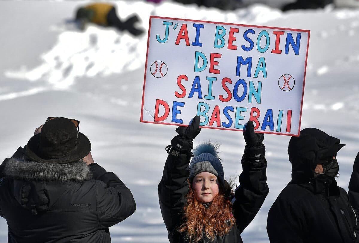 Plusieurs manifestants brandissaient des pancartes.