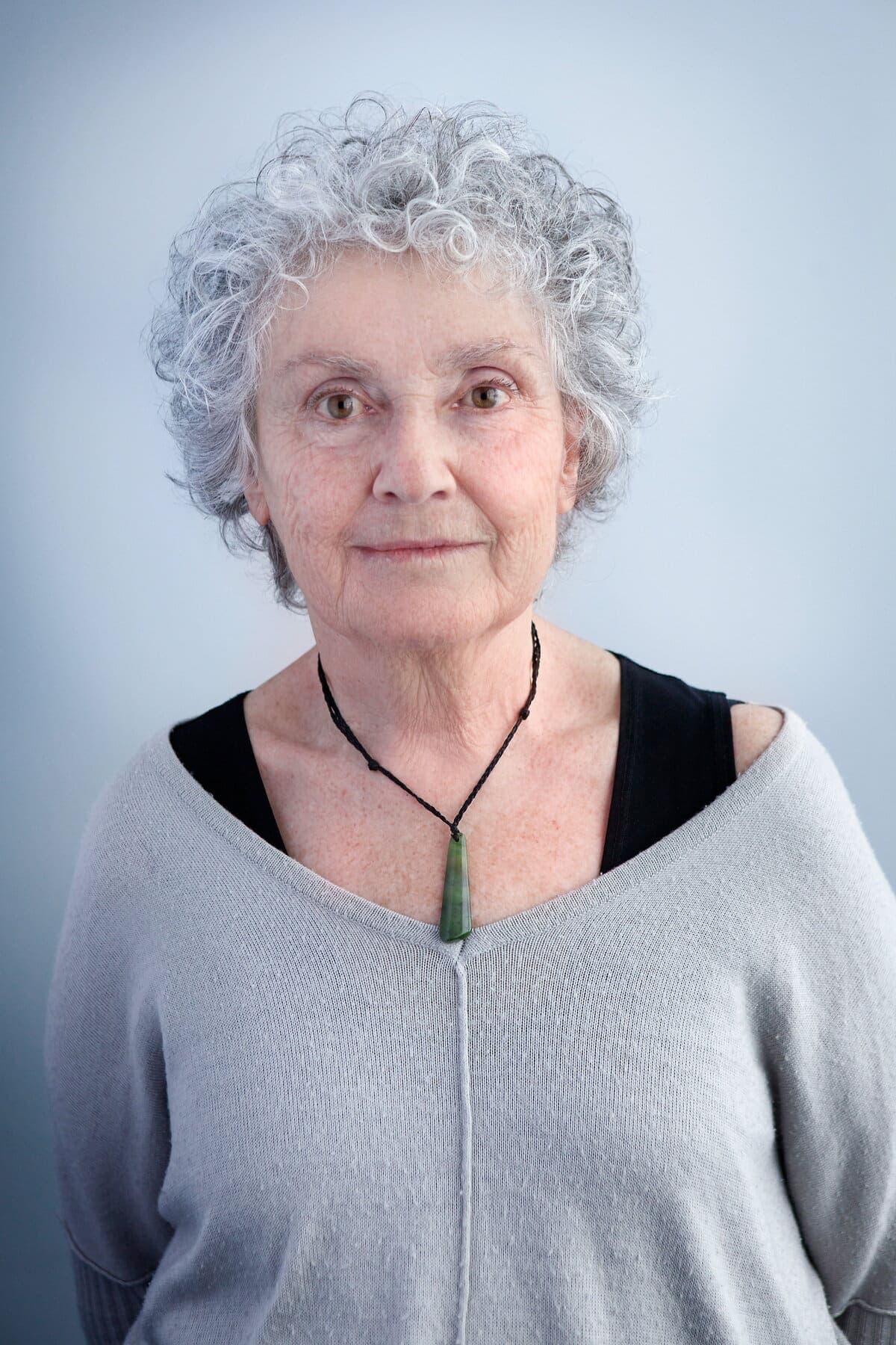 Charlotte Gingras est l’autrice de nombreux ouvrages pour la jeunesse et a reçu plusieurs prix prestigieux au cours de sa carrière d’écrivaine.