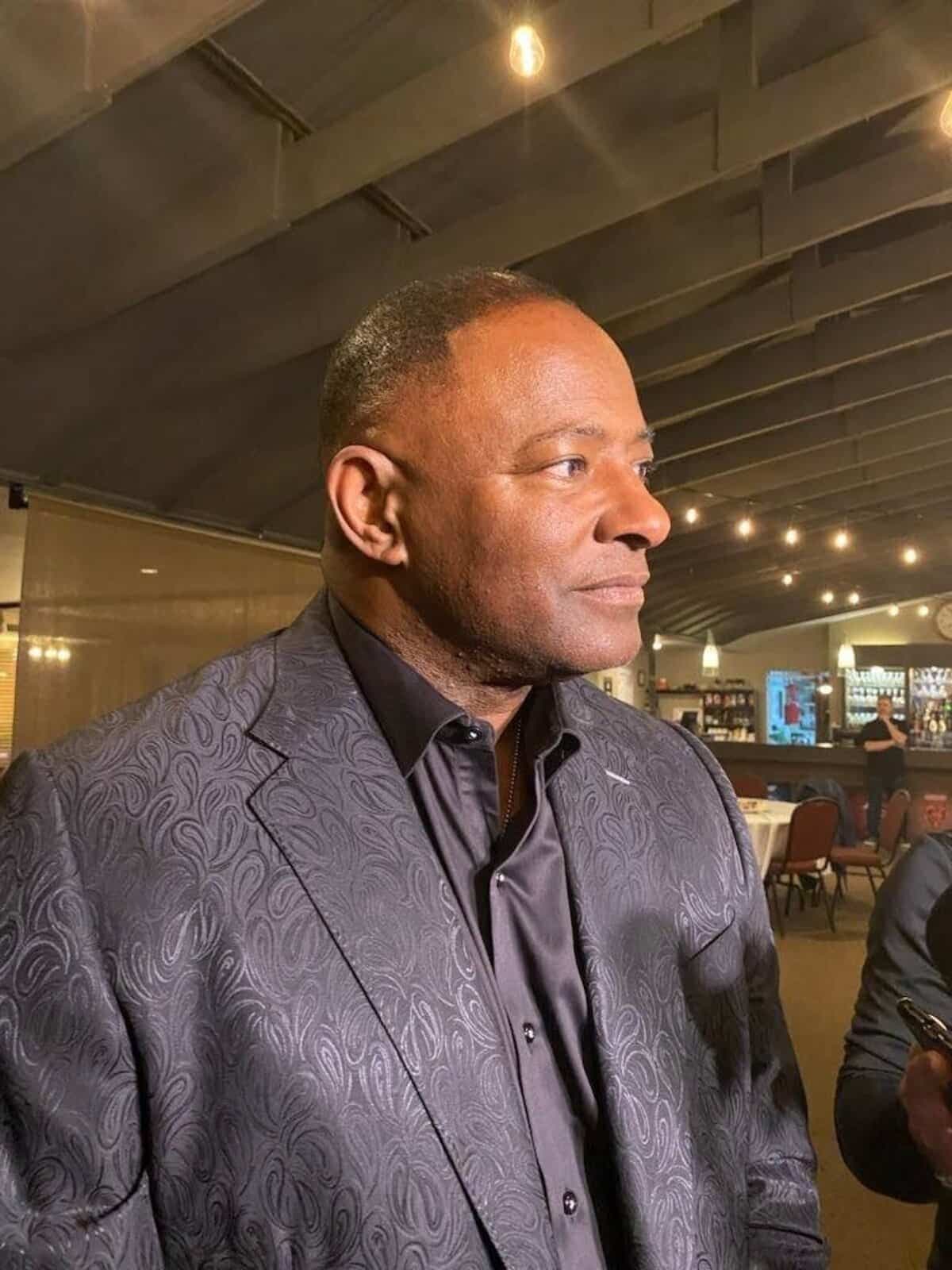 L'entraîneur-chef du club de football de l'Université de Syracuse Dino Babers s'est déplacé à Victoriaville pour le repêchage. PHOTO STÉPHANE CADORETTE
