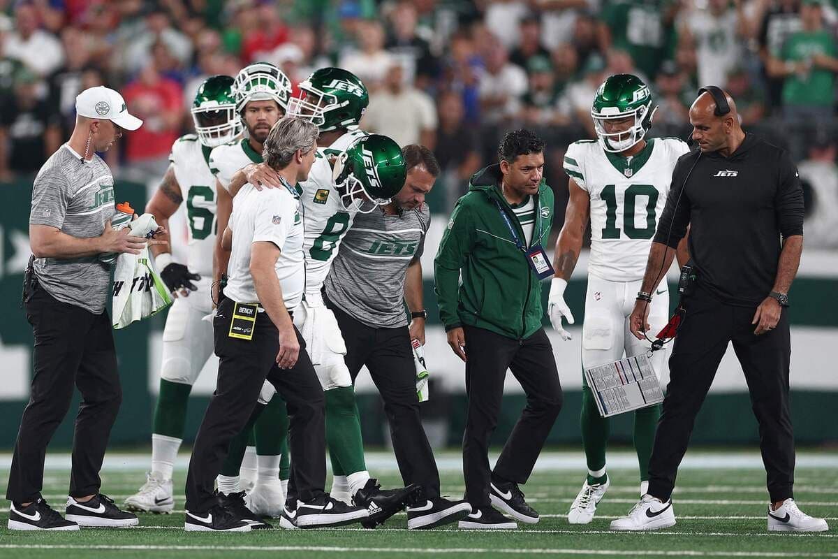 Aaron Rodgers a lancé le bal d'une autre saison difficile pour les joueurs sur le plan des blessures subies au MetLife Stadium.