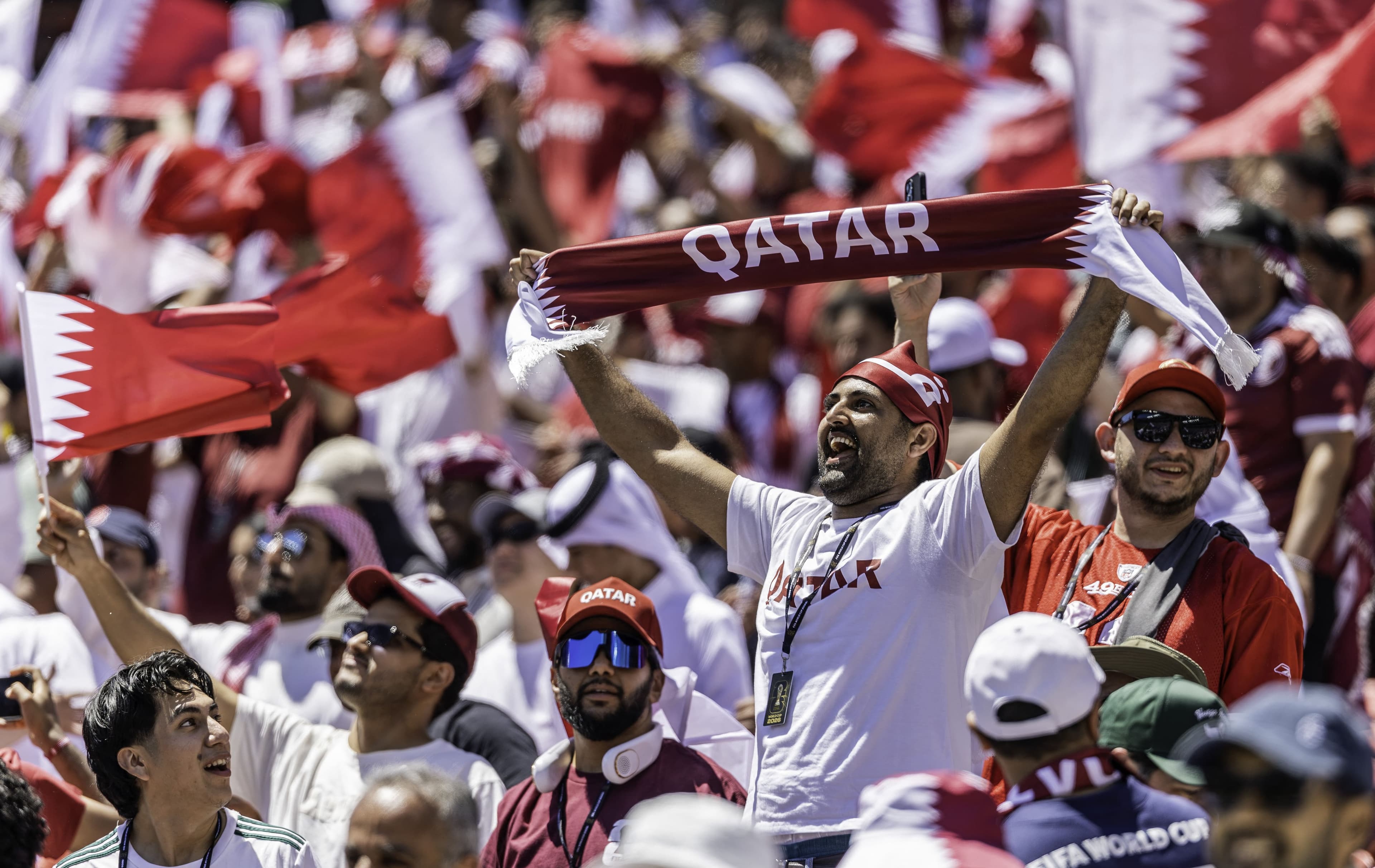 Des partisans du Qatar au premier match de leurs favoris, samedi, au Stade de San Francisco, face à la Suisse.