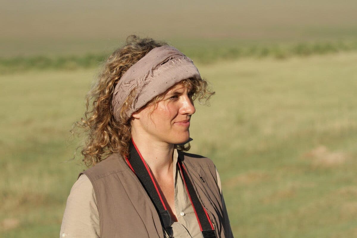 Élise Rousseau s'est rendue au cœur du désert de Gobi avec un groupe de naturalistes français et mongols pour tenter de voir le très rare ours de Gobi.