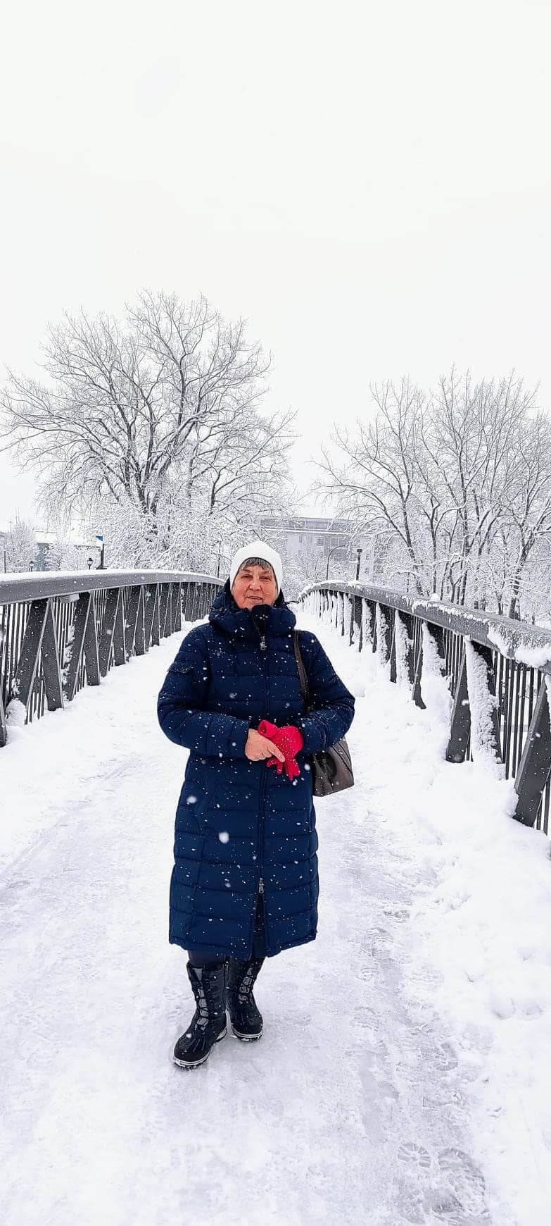 Natalka Poklad a découvert des grands pans de Montréal lors de ses promenades quotidiennes. On la voit ici aux abords du canal Lachine.