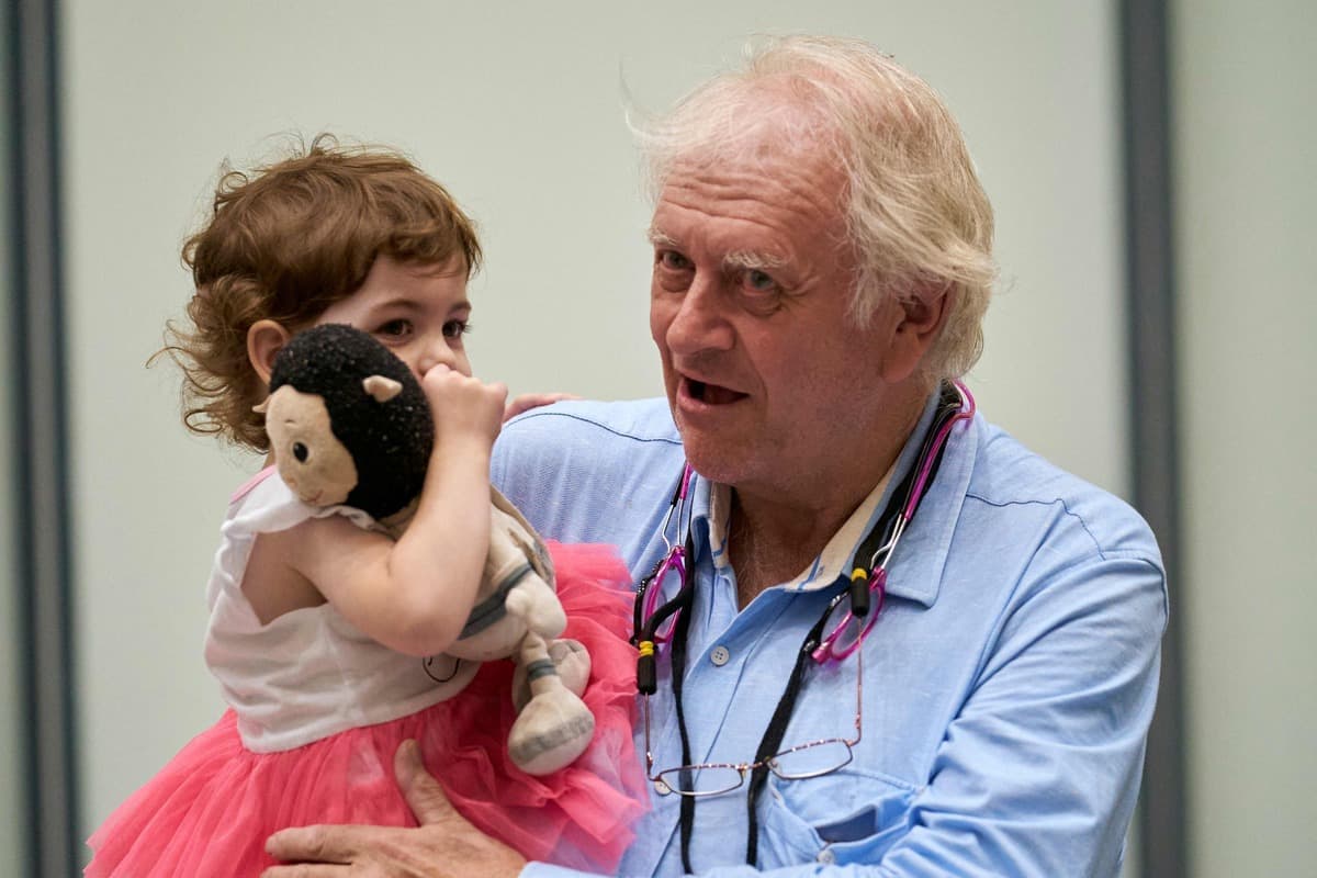 David Butterfield avec sa petite-fille.