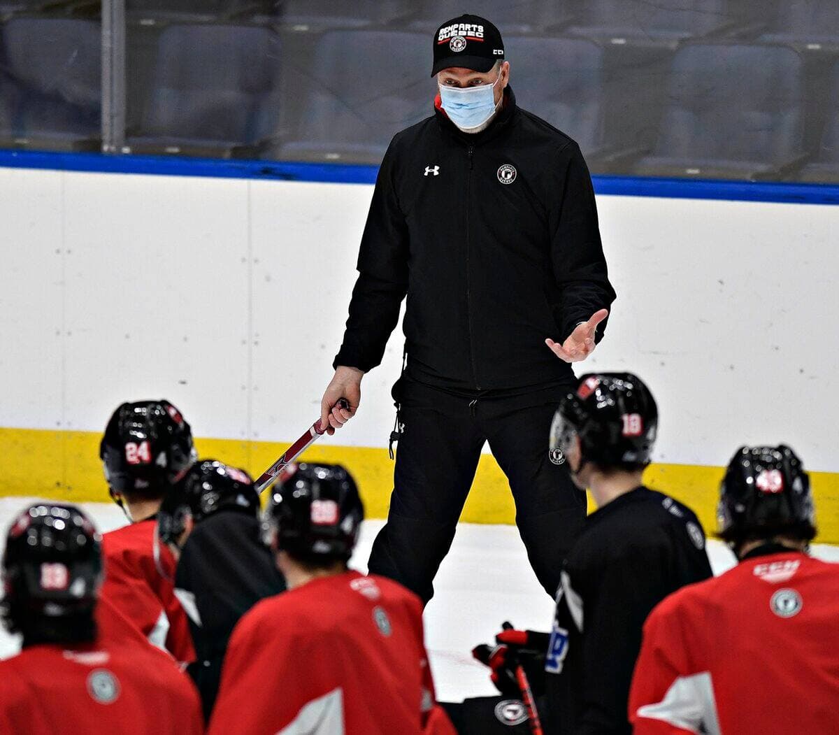 L'entraîneur-chef des Remparts de Québec, Patrick Roy