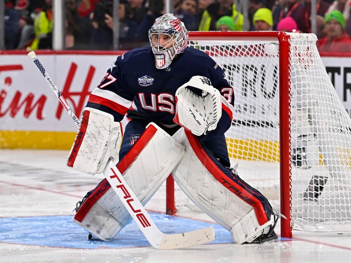 Connor Hellebuyck est l'un des ambassadeurs de la compagnie True Hockey.