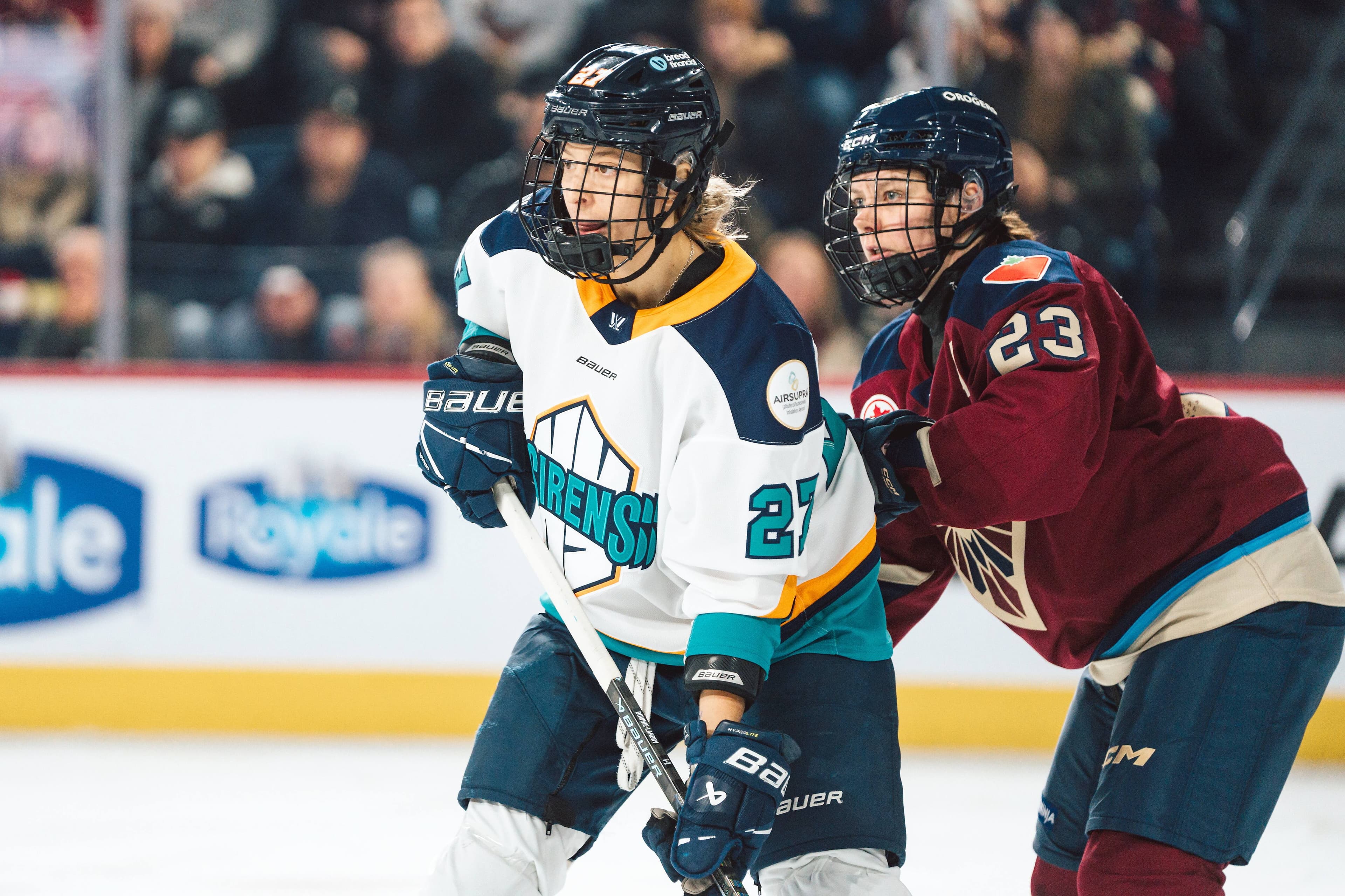 Jade Downie-Landry, alors qu'elle jouait pour les Sirens de New York, retrouvera Erin Ambrose avec la Victoire.