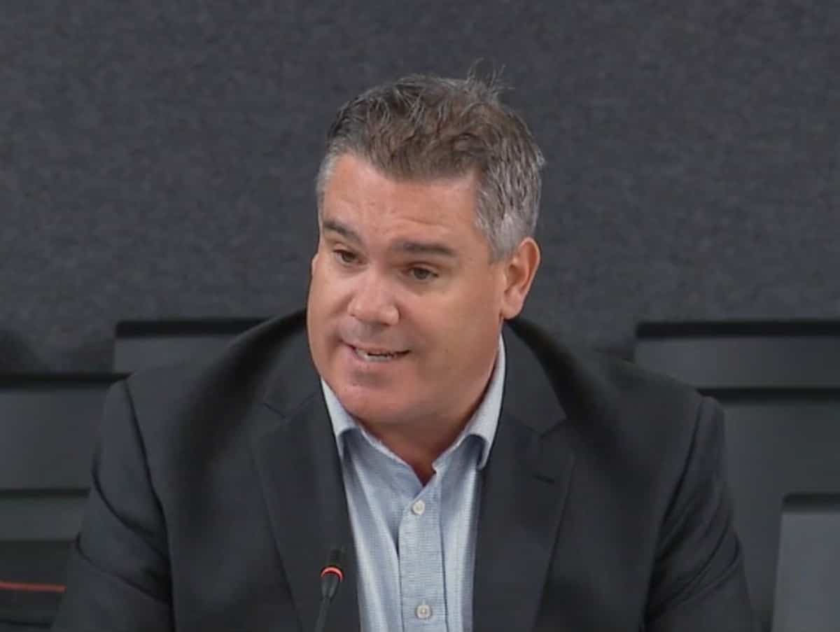 Le directeur des affaires publiques de la Corporation des propriétaires immobiliers du Québec (CORPIQ), Marc-André Plante, lors des consultations sur le projet de loi 31 sur l’habitation, jeudi, au parlement, le 15 septembre 2023. CAPTURE D'ÉCRAN DU SITE DE L’ASSEMBLÉE NATIONALE DU QUÉBEC / AGENCE QMI