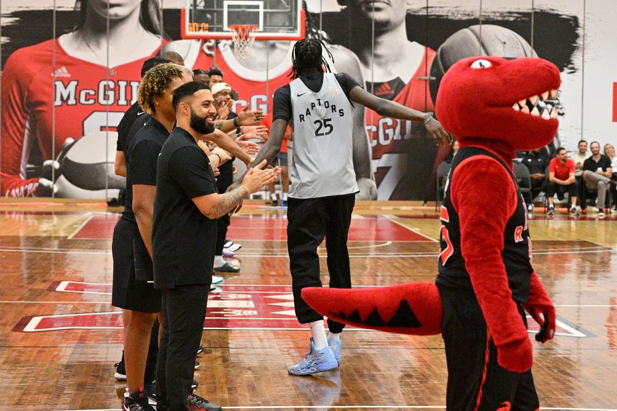 Chris Boucher a été chaleureusement accueilli, vendredi soir, lors d'un entraînement public des Raptors tenu à l'Université McGill.