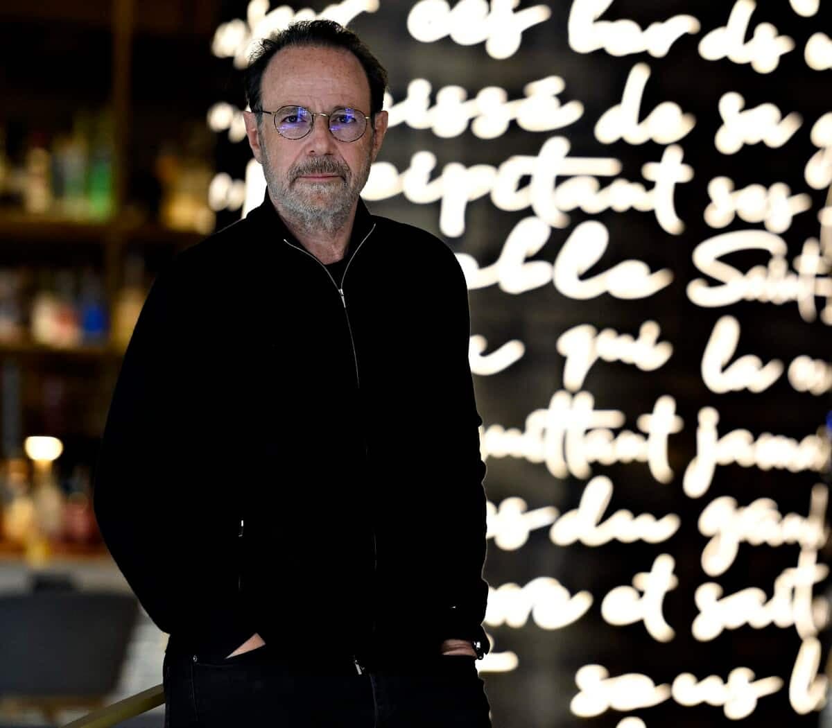 Marc Levy est l'écrivain français le plus lu dans le monde, avec plus de 50 millions d'exemplaires vendus et des traductions en 50 langues.
