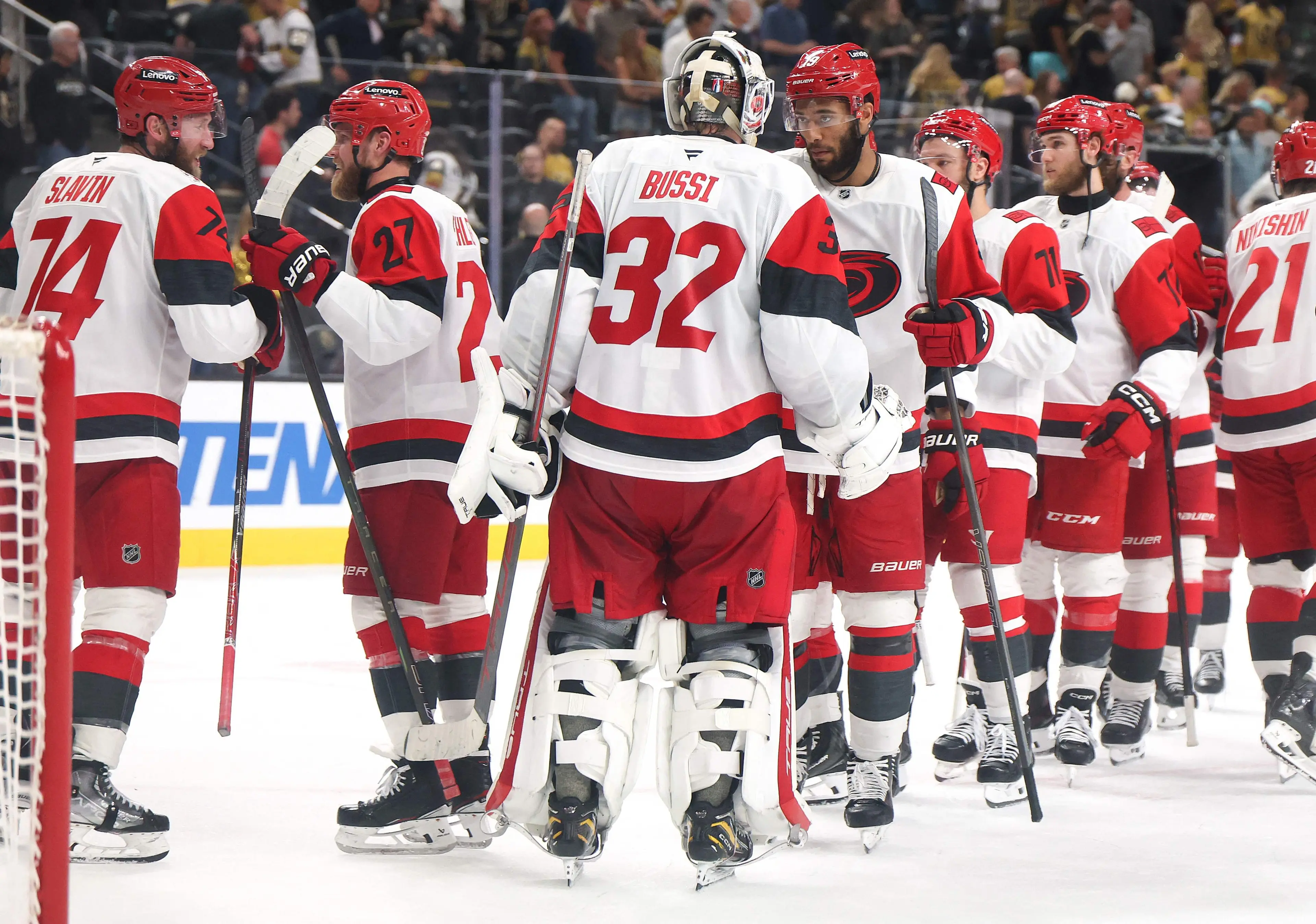 Les Hurricanes ont remporté le quatrième match à Vegas mardi.