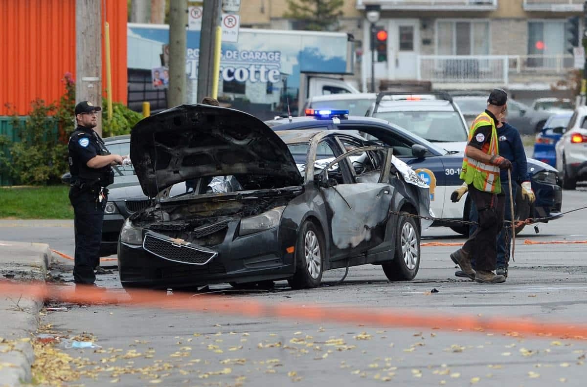 Une voiture retrouvée incendiée dans le quartier Saint-Michel pourrait avoir servi de véhicule de fuite pour les suspects.