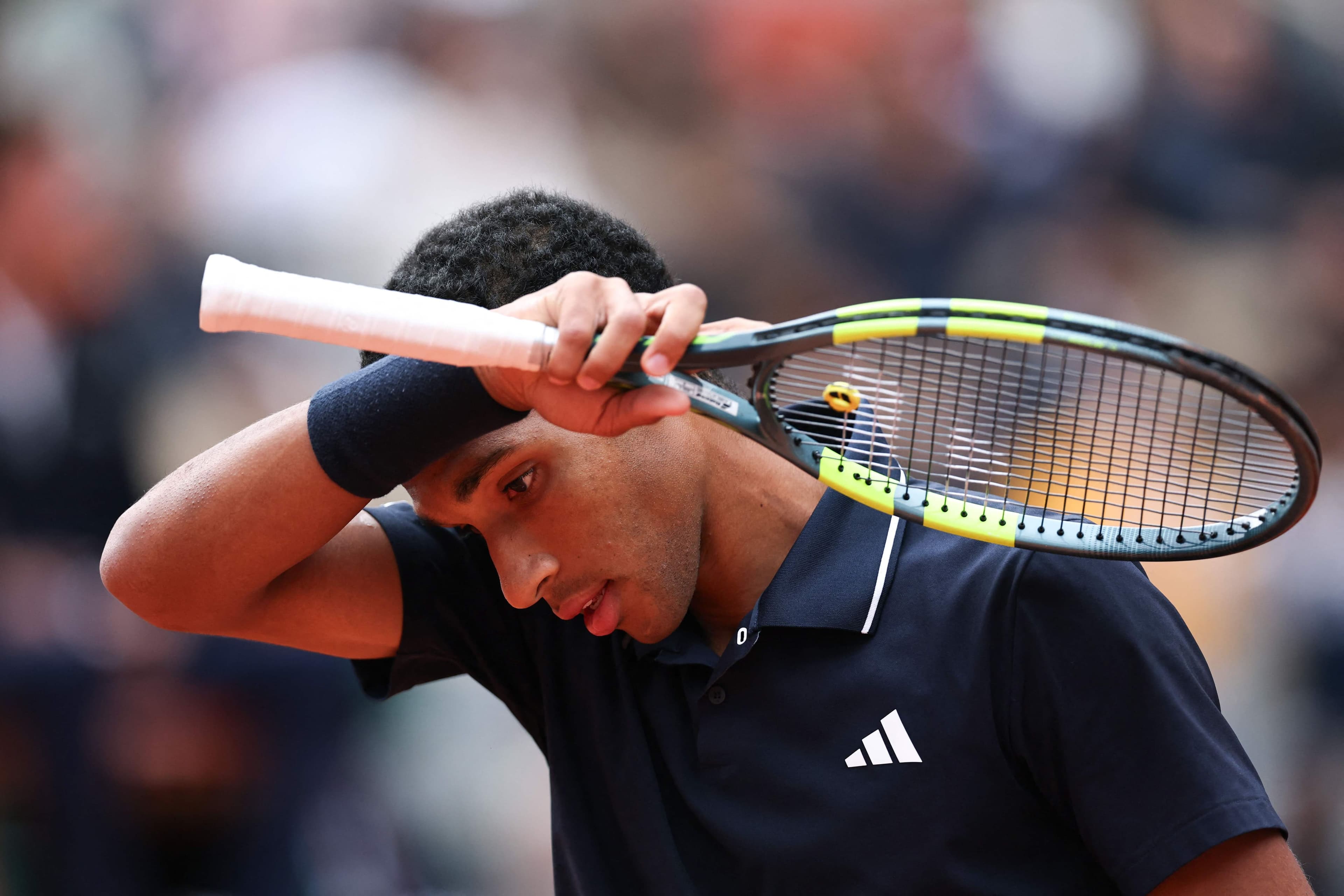 La déception était palpable dans le visage de Félix Auger-Aliassime durant son match de quarts de finale à Roland-Garros, mardi.