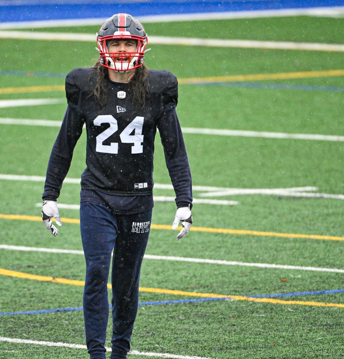 Marc-Antoine Dequoy, à l’entraînement sous la pluie, le mardi 16 mai, à Trois-Rivières.