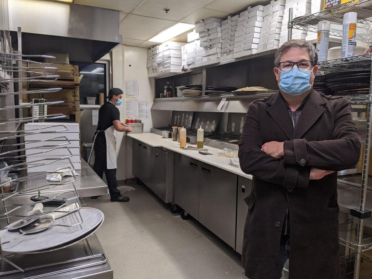 L’un des propriétaires du restaurant Chic Alors!, Hugues Philippin