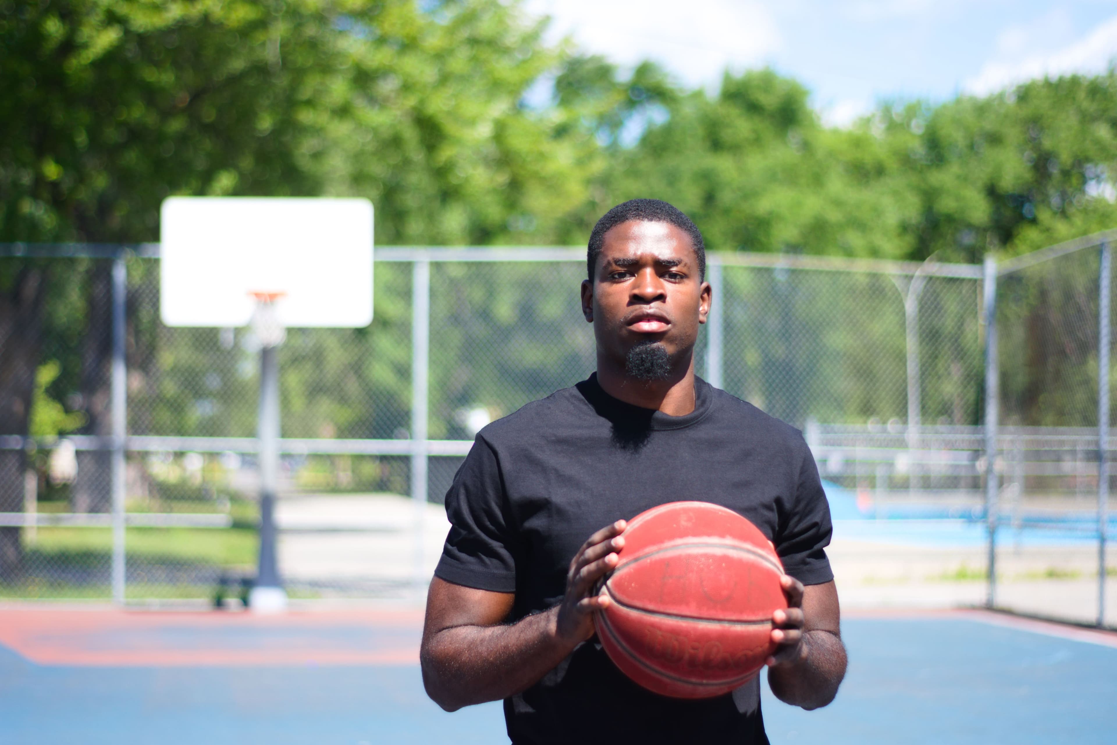 Shawn Barthélémy est président d'honneur de la 28e édition du tournoi de basket. Le tournoi de basketball de rue de Montréal-Nord se déroulera du 4 au 7 août.
