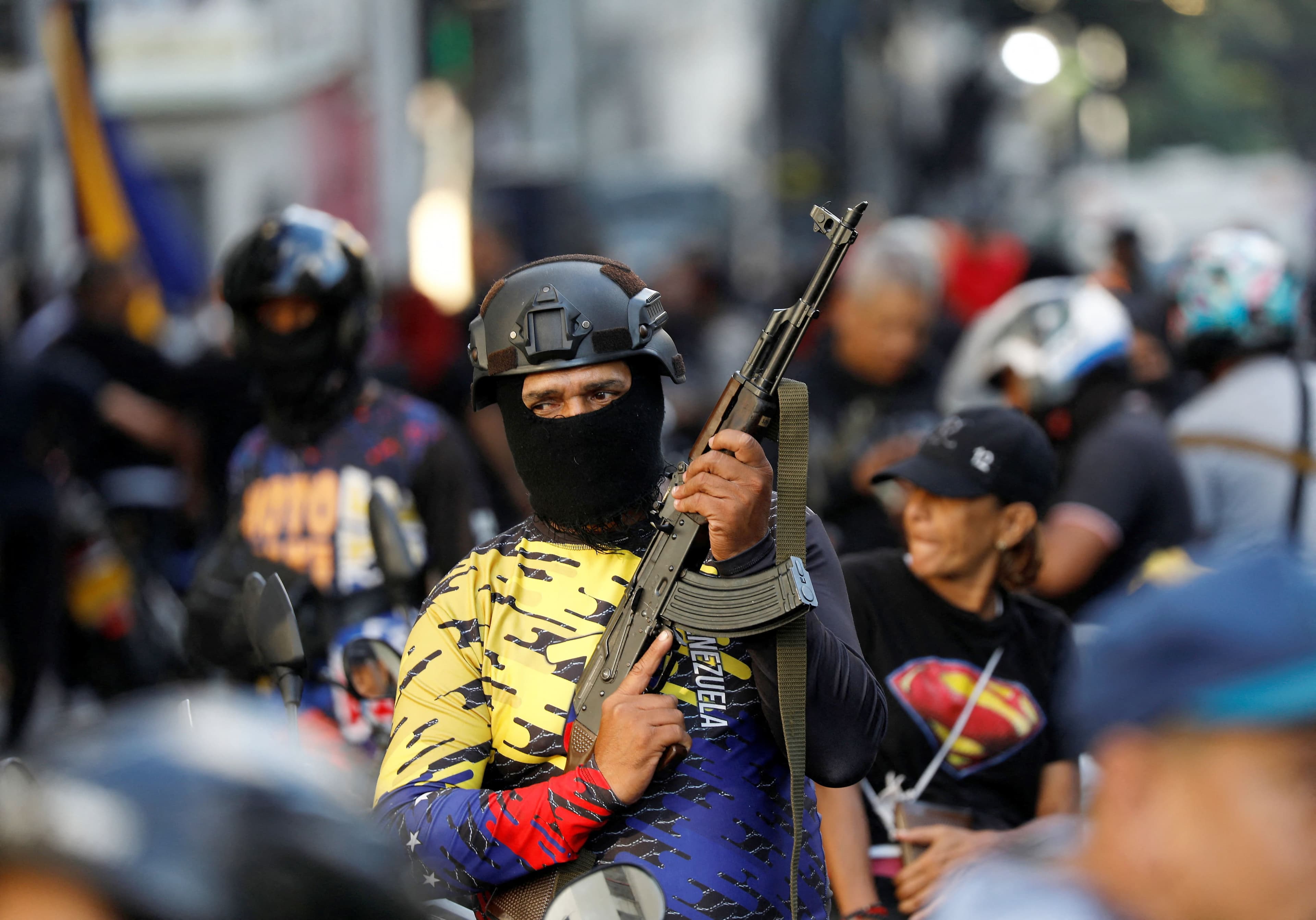 Un membre de la milice des «colectivos» lors d'une manifestation en soutien au président Nicolás Maduro, le 4 janvier.
