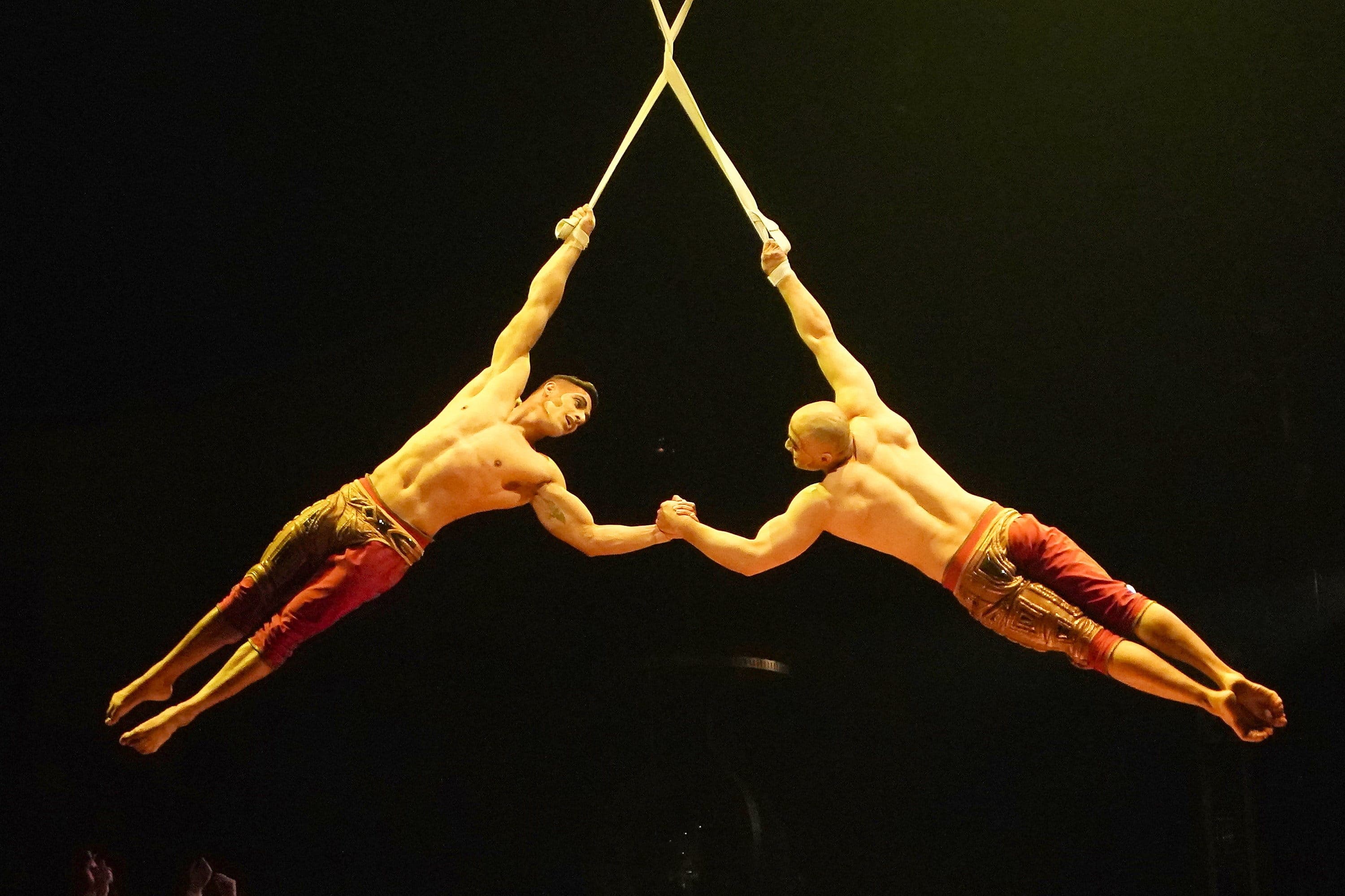 Le Cirque du Soleil présente «KURIOS - Cabinet des curiosités» tout l'été au Vieux-Port de Montréal.