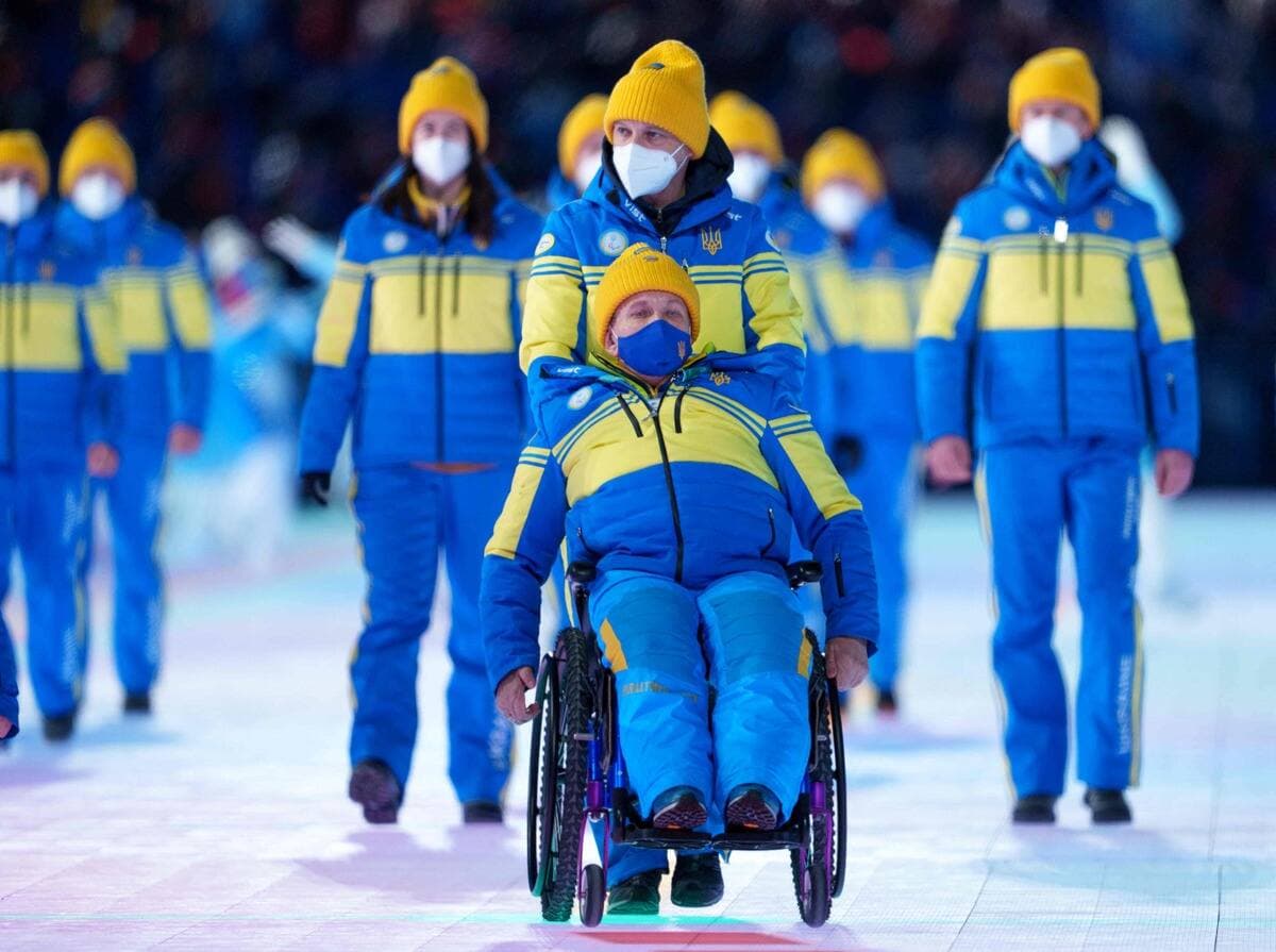 La délégation ukrainienne aux Jeux paralympiques de Pékin lors de la cérémonie d'ouverture.