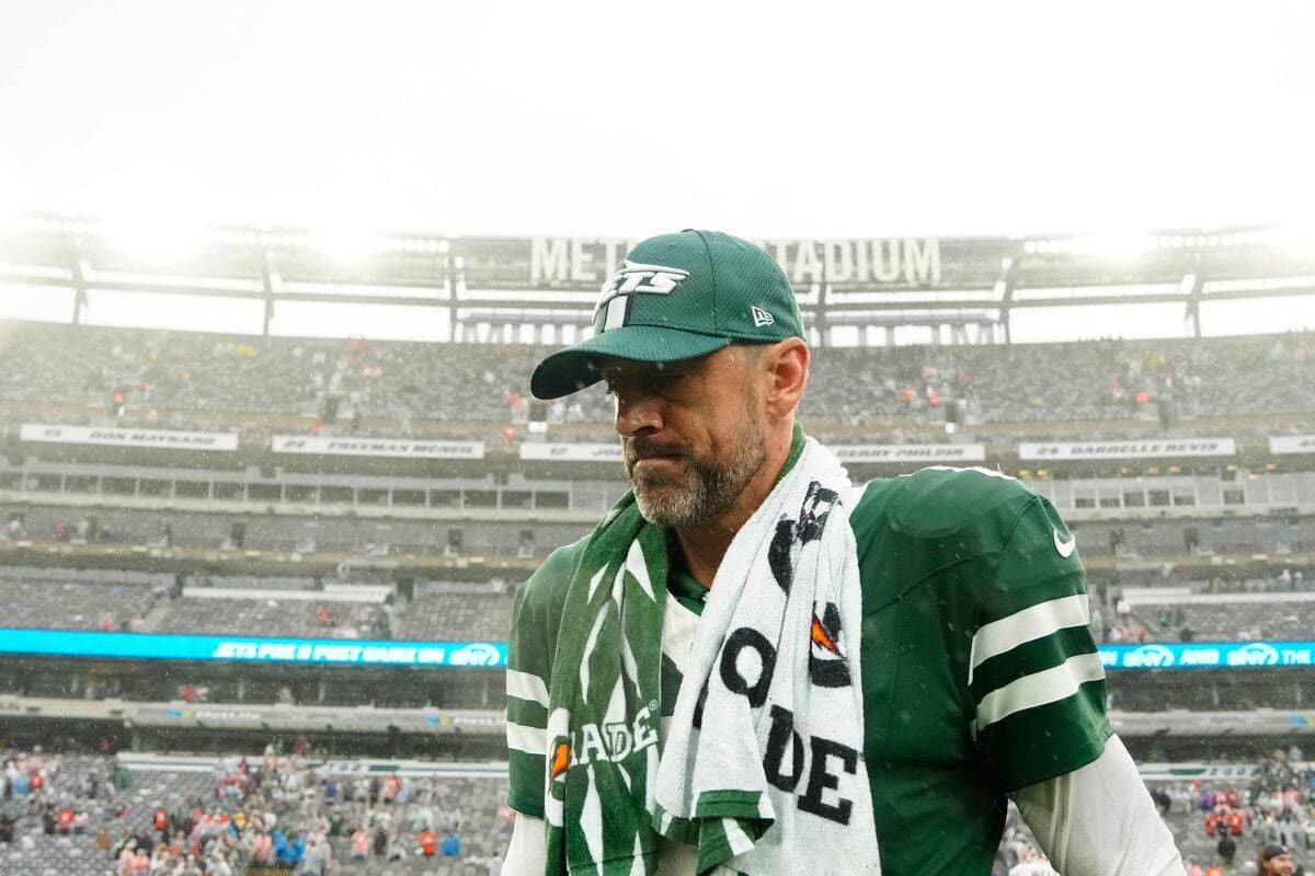 Après quatre matchs, Aaron Rodgers et l'attaque des Jets peinent à trouver leur rythme avec seulement sept touchés.