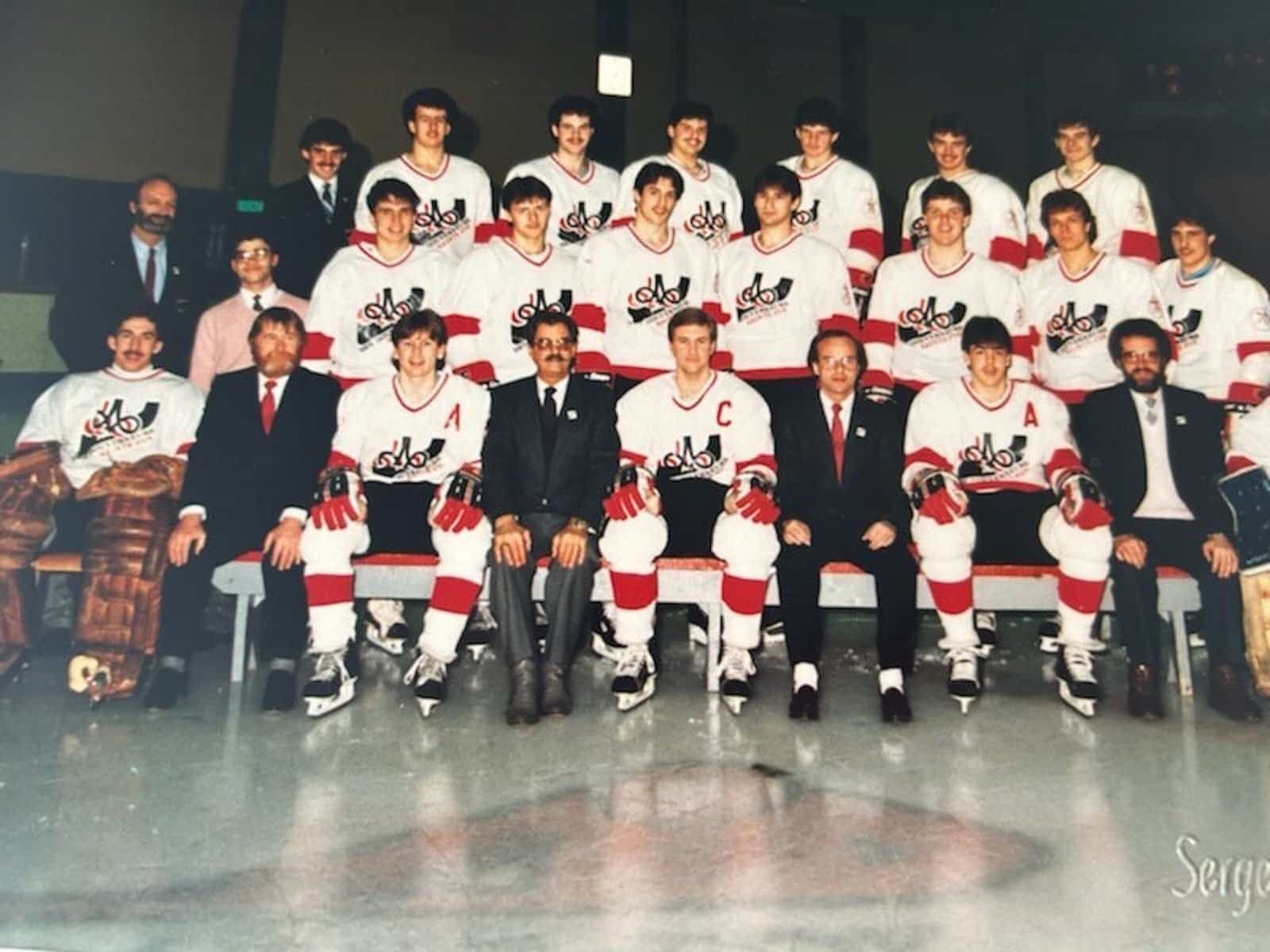 Menés par le capitaine Benoît Groulx, les Gouverneurs de Sainte-Foy ont atteint la finale de la Coupe Air Canada disputée à Sorel en 1986.