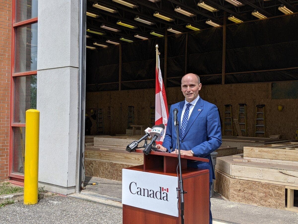 Le fédéral désire en savoir plus sur la composante du transport collectif dans le tunnel Québec-Lévis, a fait savoir le ministre Jean-Yves Duclos.