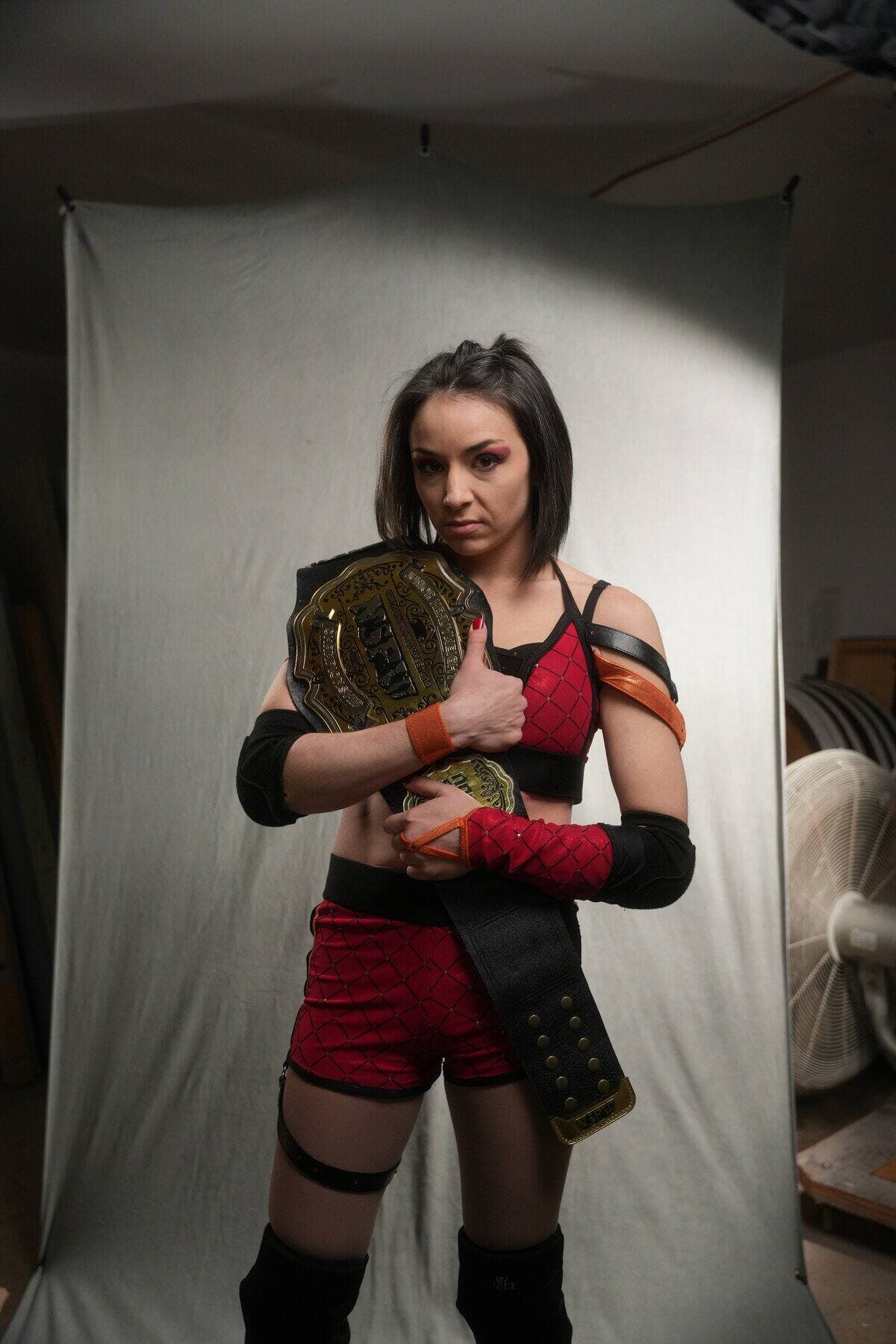 Loue Biron, alias Loue O'Farrell, détient le titre Junior Heavyweight de la NSPW.