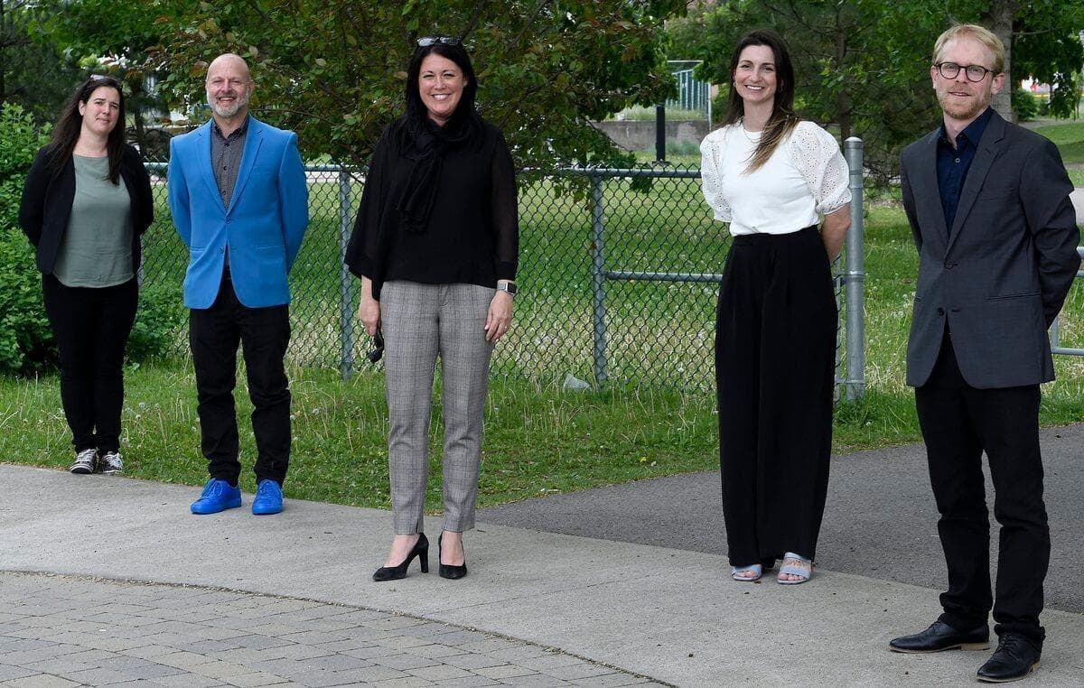 De gauche à droite: Émilie Robitaille, David Weiser, Marie-Josée Savard, Véronique Dallaire et Maxime Gravel-Renaud.