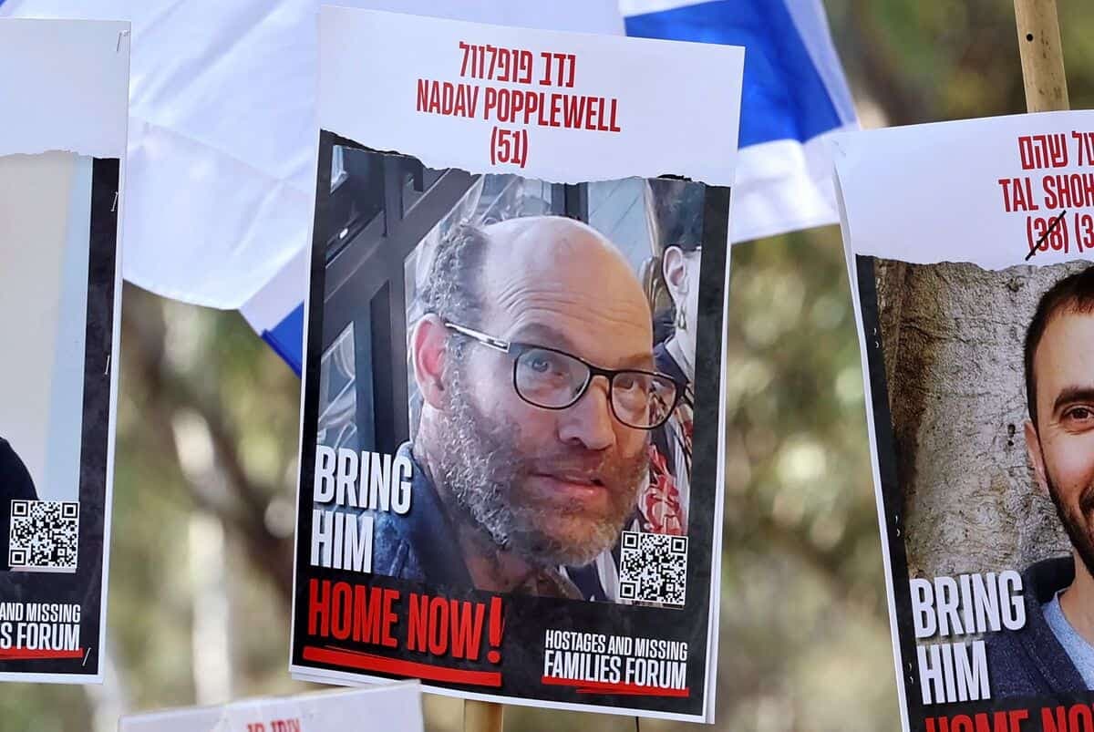 Nadav Popplewell, dont le décès avait été annoncé plus tôt par le kibboutz Nirim, est une des quatre victimes.