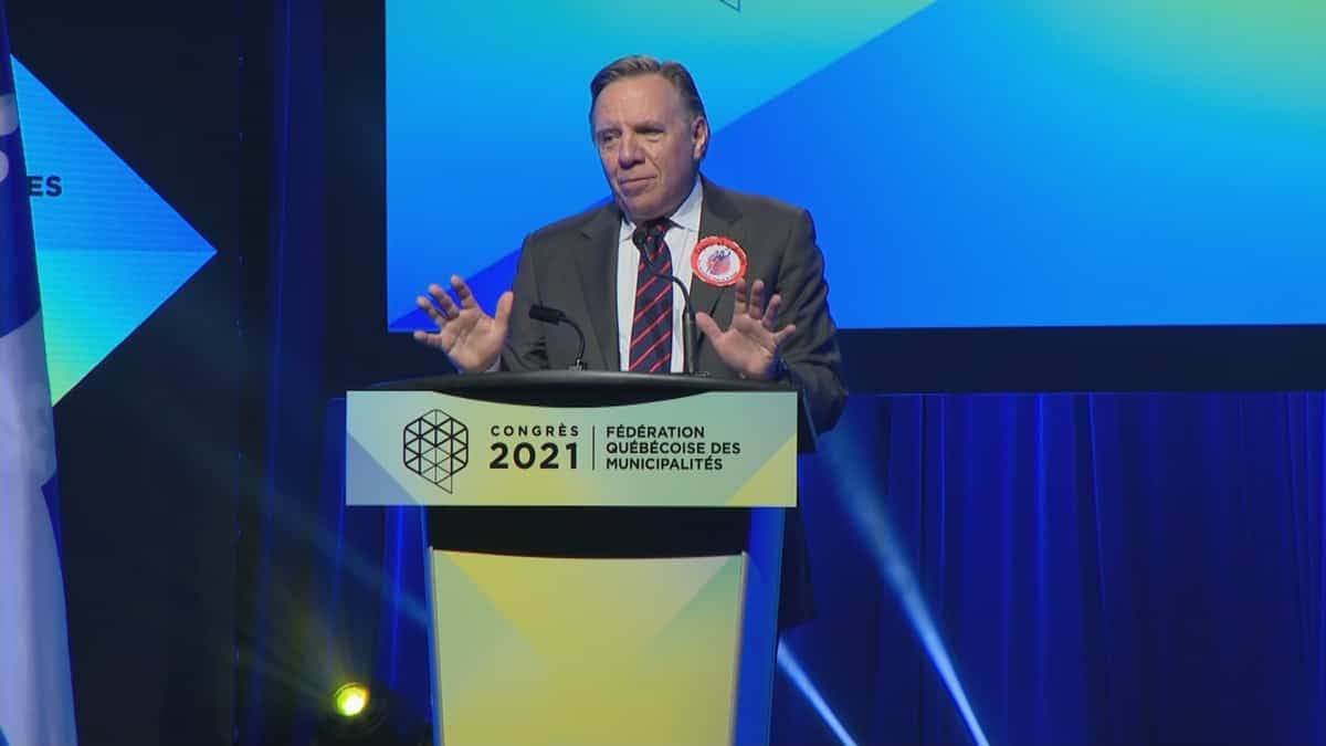 Le premier ministre du Québec, François Legault, a prononcé une allocution au Congrès annuel de la Fédération québécoise des municipalités (FQM), le jeudi 30 septembre 2021, au Centre des congrès de Québec.